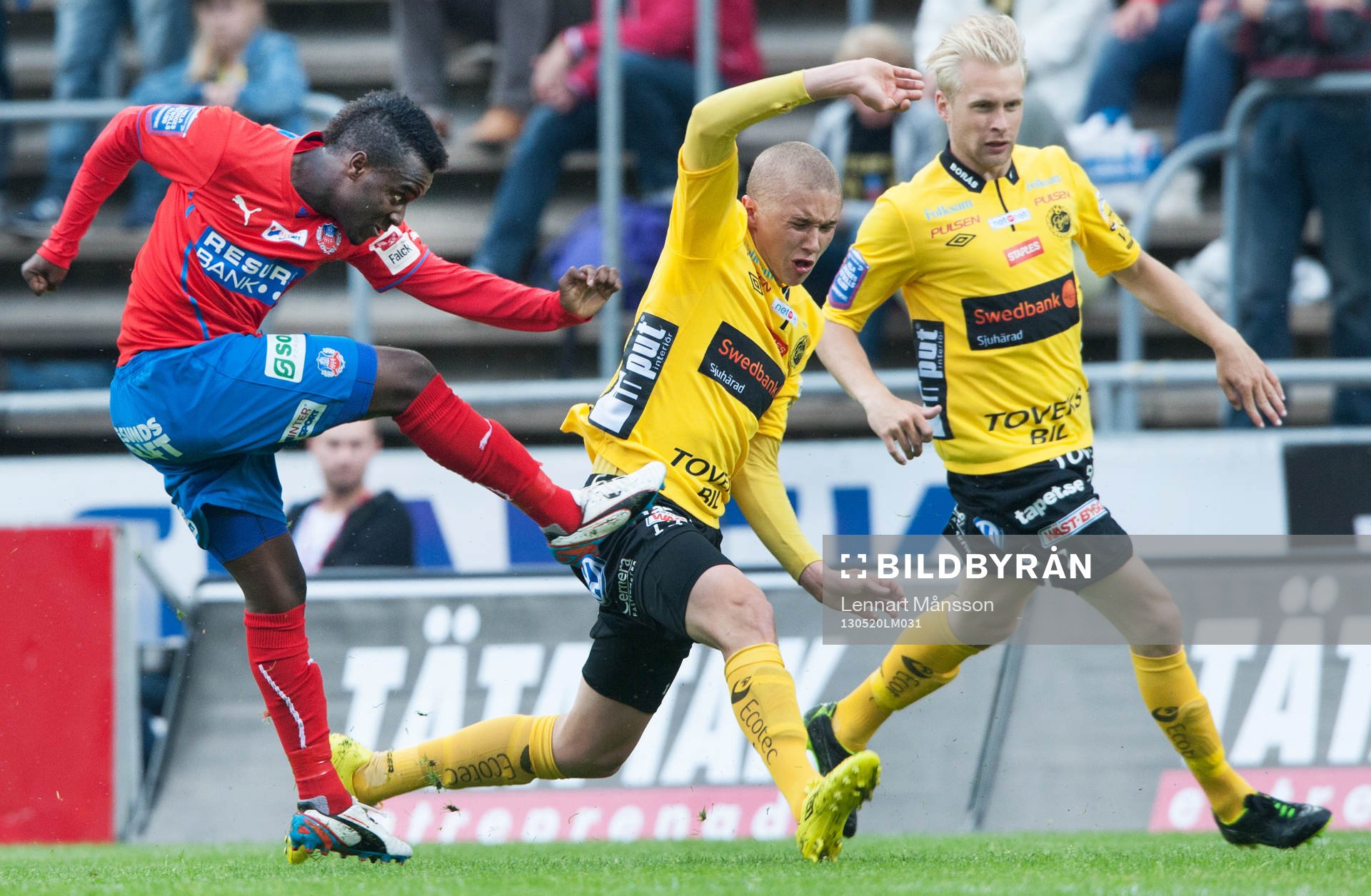 1-0, David Accam, Helsingborg, som lurar Johan Larsson och