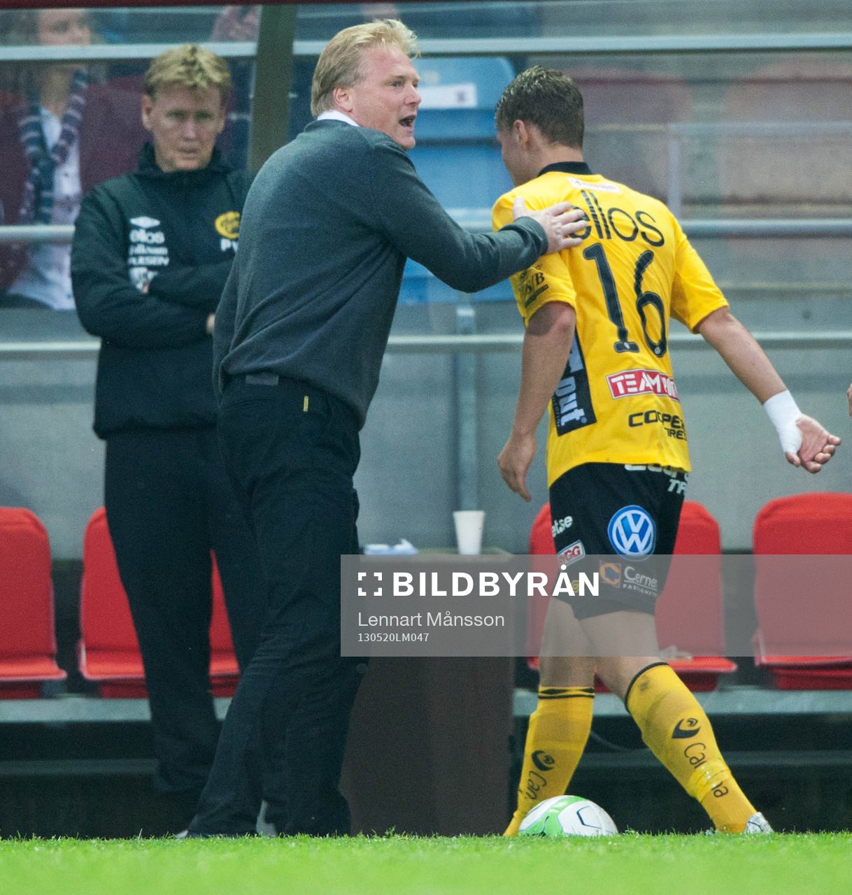 Fotboll, allsvenskan, Helsingborg - Elfsborg: Jörgen Lennartsson, tränare, Elfsborg, byter ut Viktor Claesson