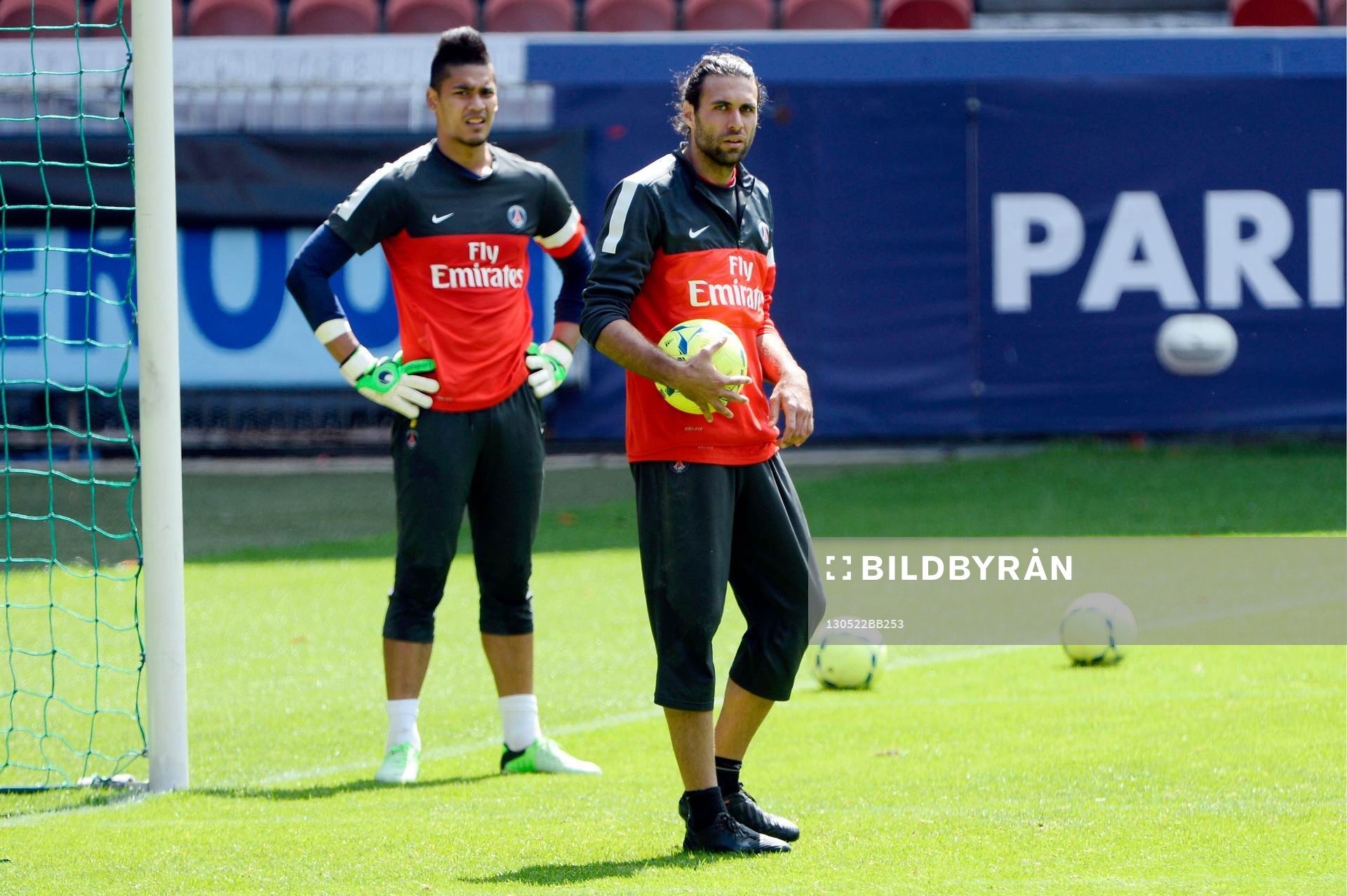  Fotboll, Paris Saint Germain, träning: Salvatore SIRIGU / Alphonse AREOLA - 22.05.2013 - Entrainement du Paris Saint Germain    