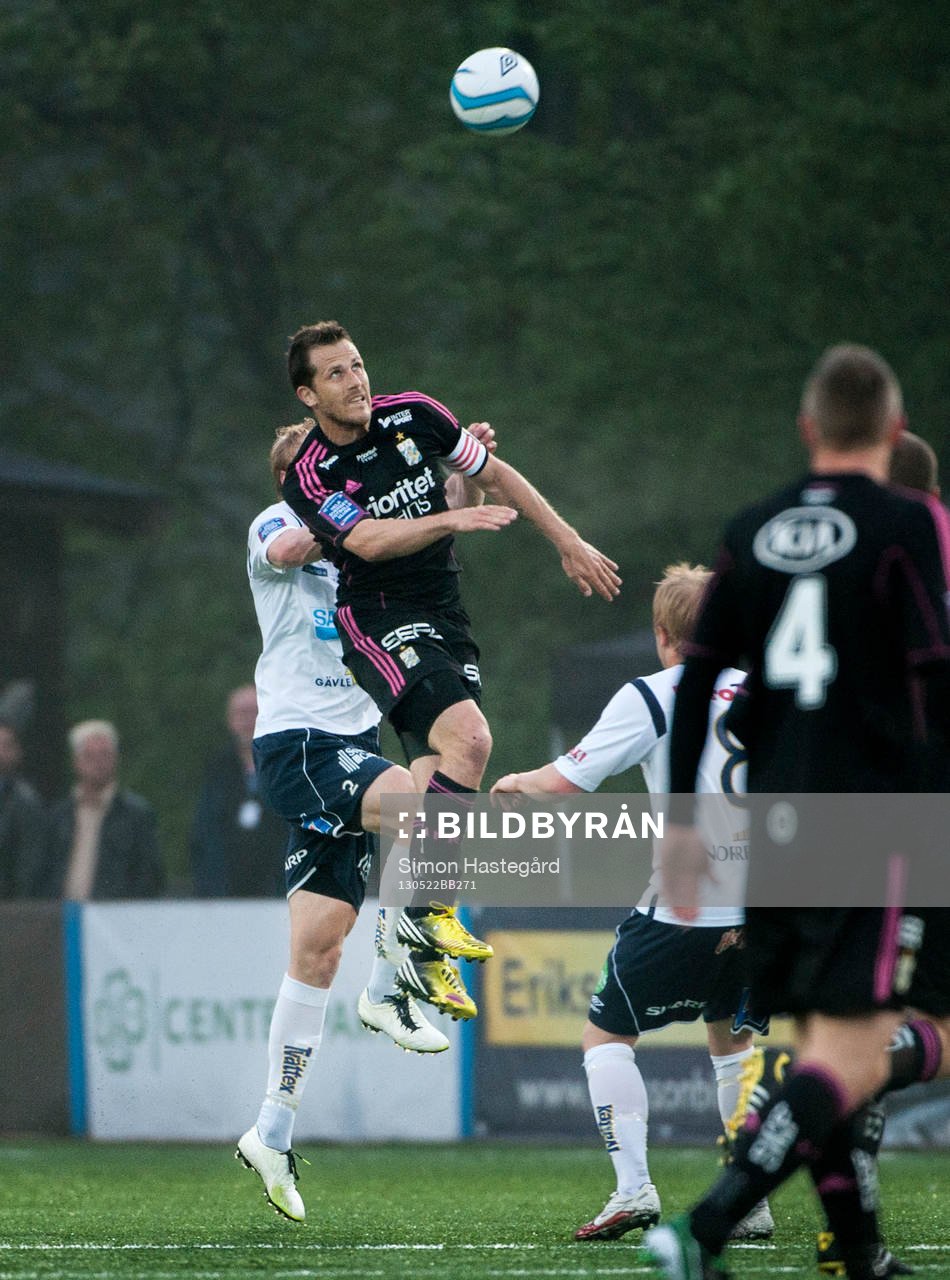 Tobias Hysén, IFK Göteborg, i en nickduell