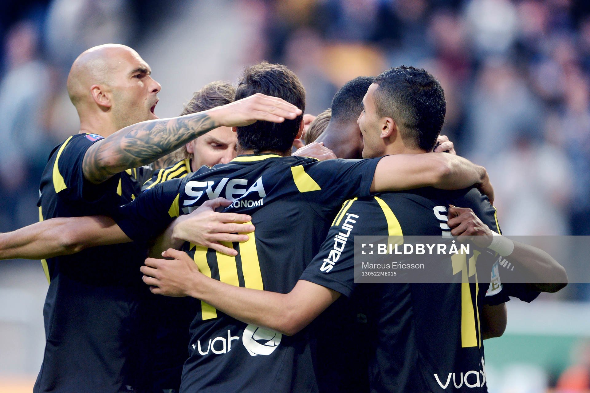 Fotboll, Allsvenskan, AIK - Djurgården: Jubel i AIK efter 1-0 av Kennedy Igboananike, AIK.