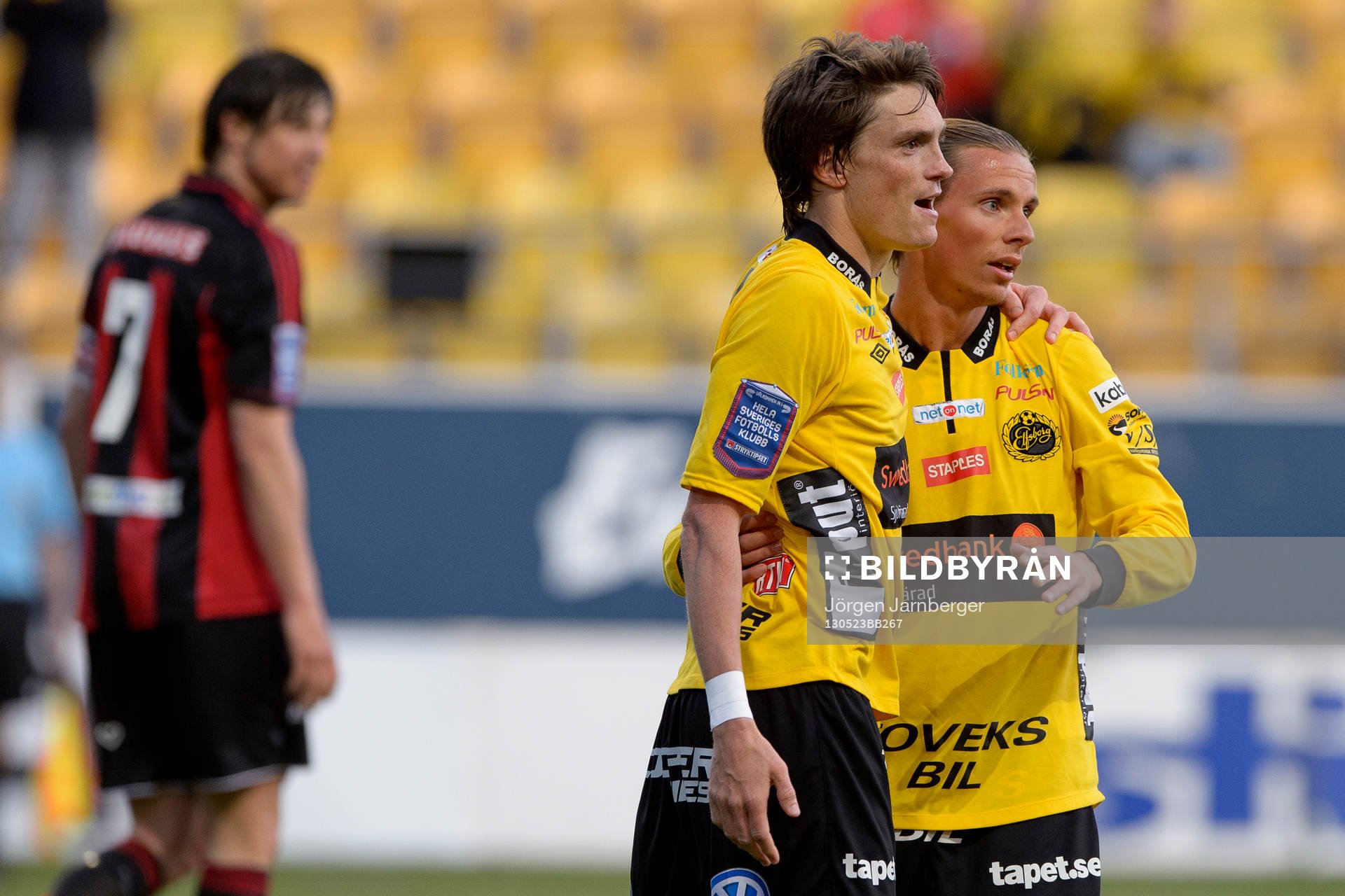 Lasse Nilsson, Elfsborg kramas om av Niklas Hult