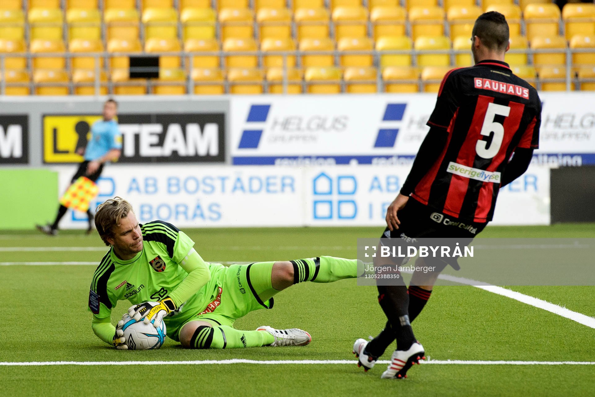 Fotboll, Allsvenskan, Elfsborg - Brommapojkarna: Niklas Westberg, målvakt, Brommapojkarna räddar skott. 