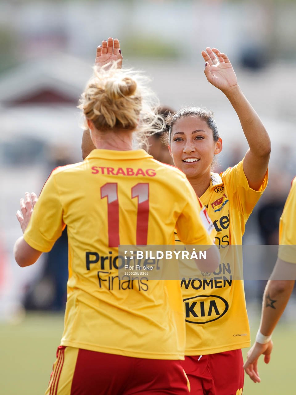 Christen Press och Kirsten van de Ven jublar