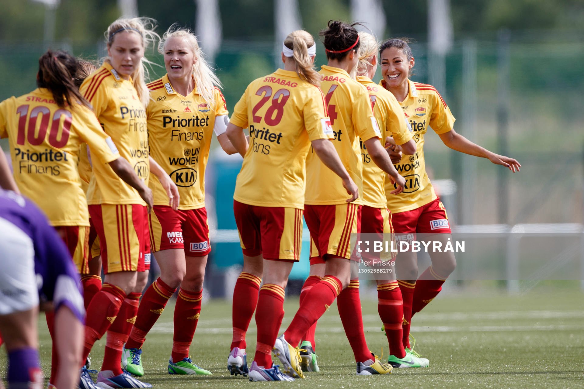 Christen Press, Tyresö till höger garatuleras