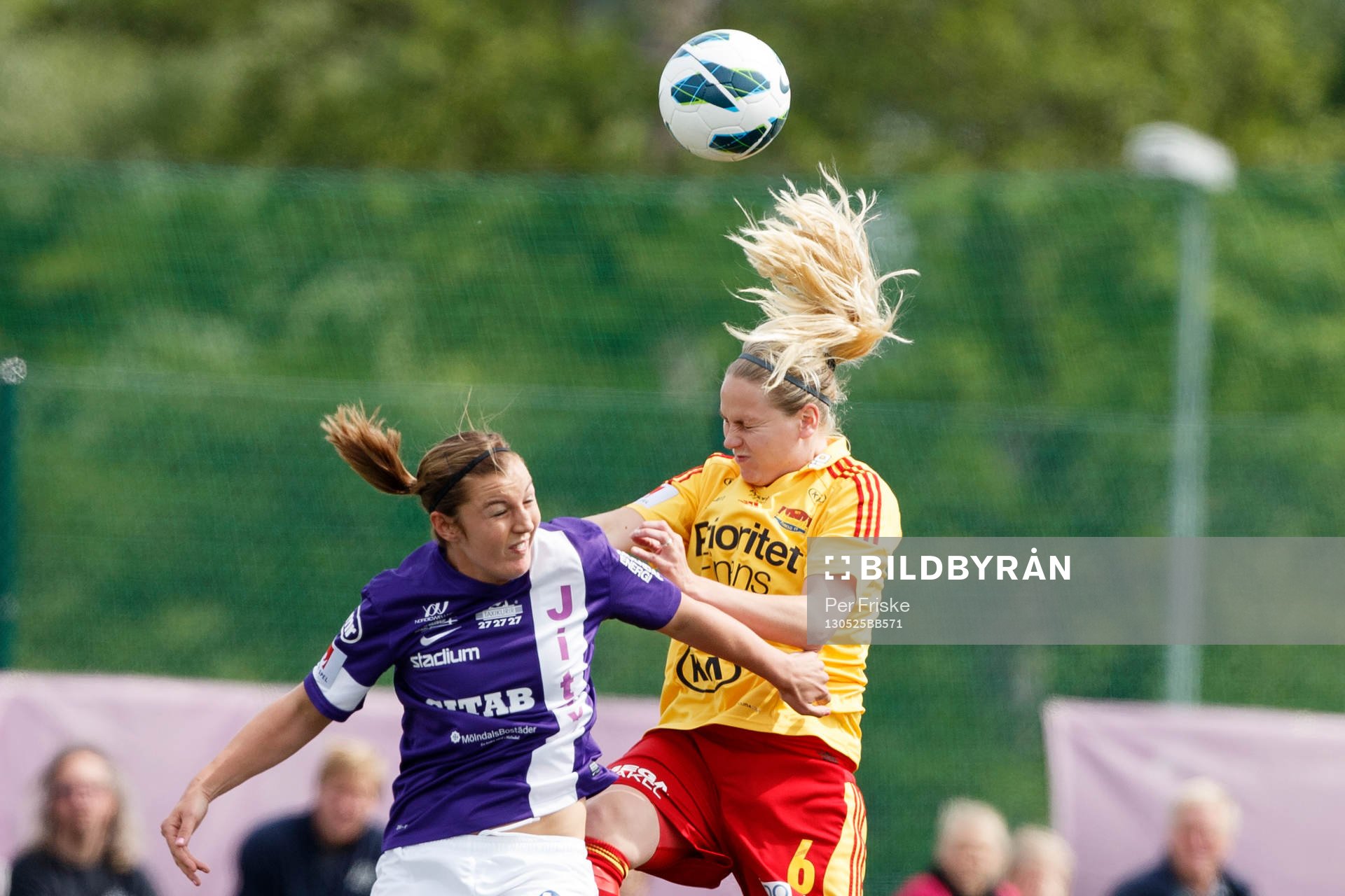Elin Sandgren, Jitex och Lisa Dahlkvist, Tyresö i nickduell