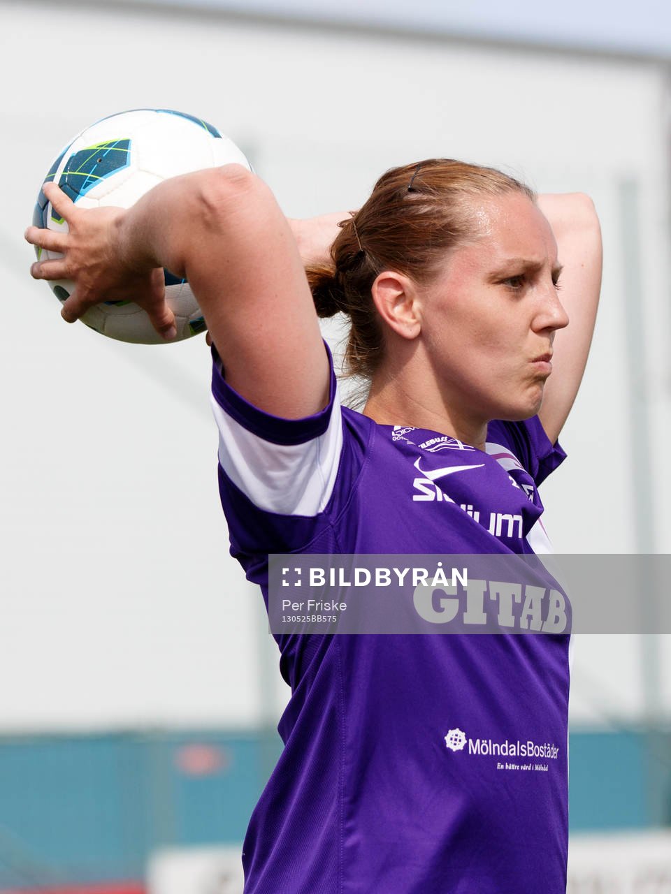 Fotboll, Damallsvenskan, Jitex - Tyresö: Emma Wilhemsson, Jitex, inkast