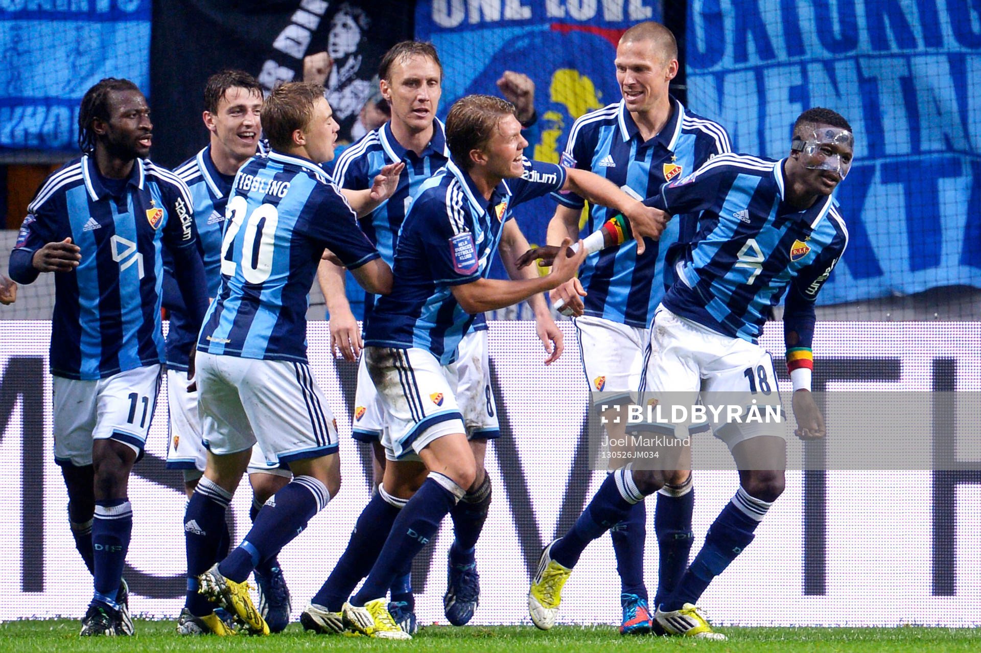 Djurgårdens Daniel Amartey gratuleras av lagkamraterna