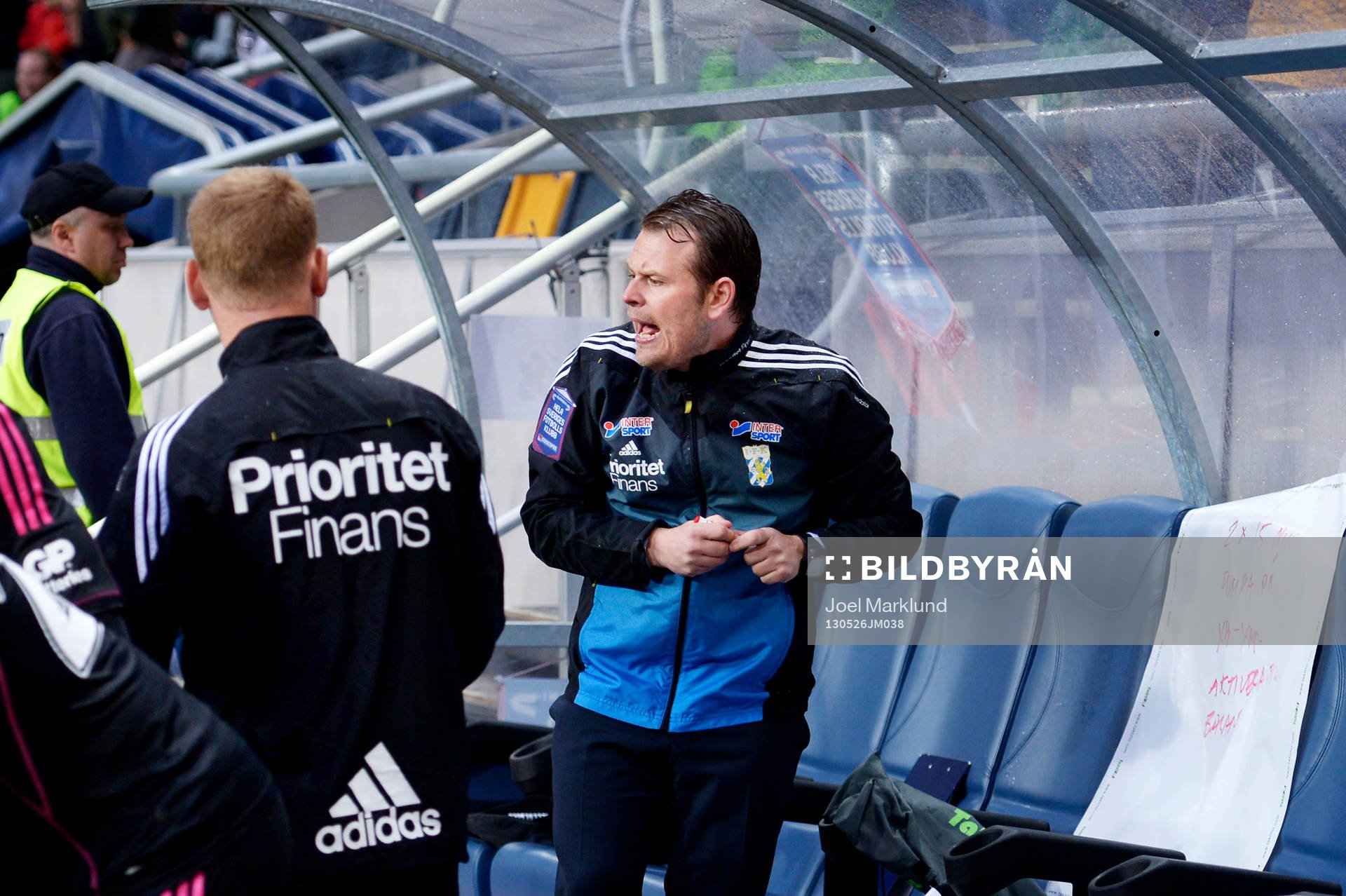 IFK Göteborgs tränare Mikael Stahre samlar sitt lag