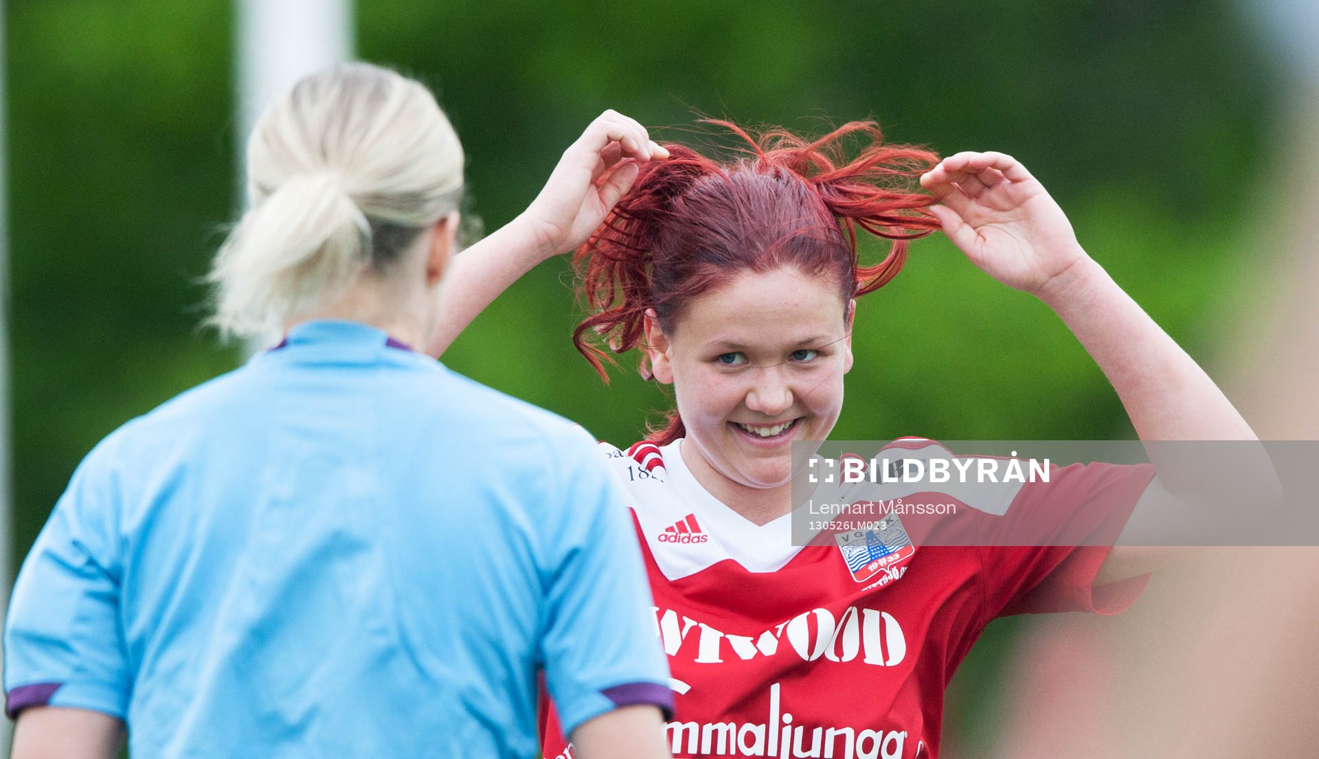 Kendell Fletcher, Vittsjö, får frispark emot sig, men