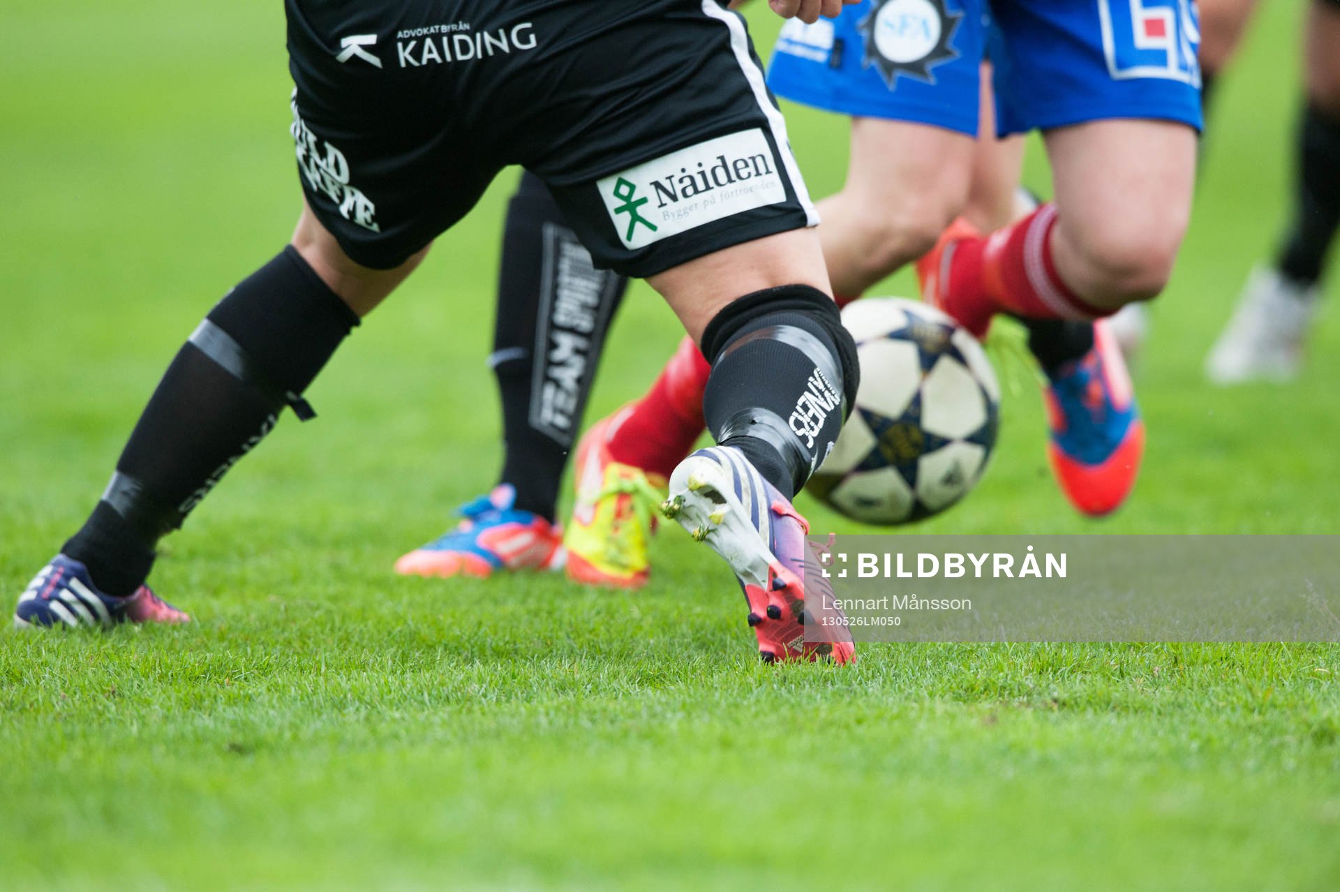 Fot, boll, bollkontroll, fotbollsskor, gräs, gräsmatta,
