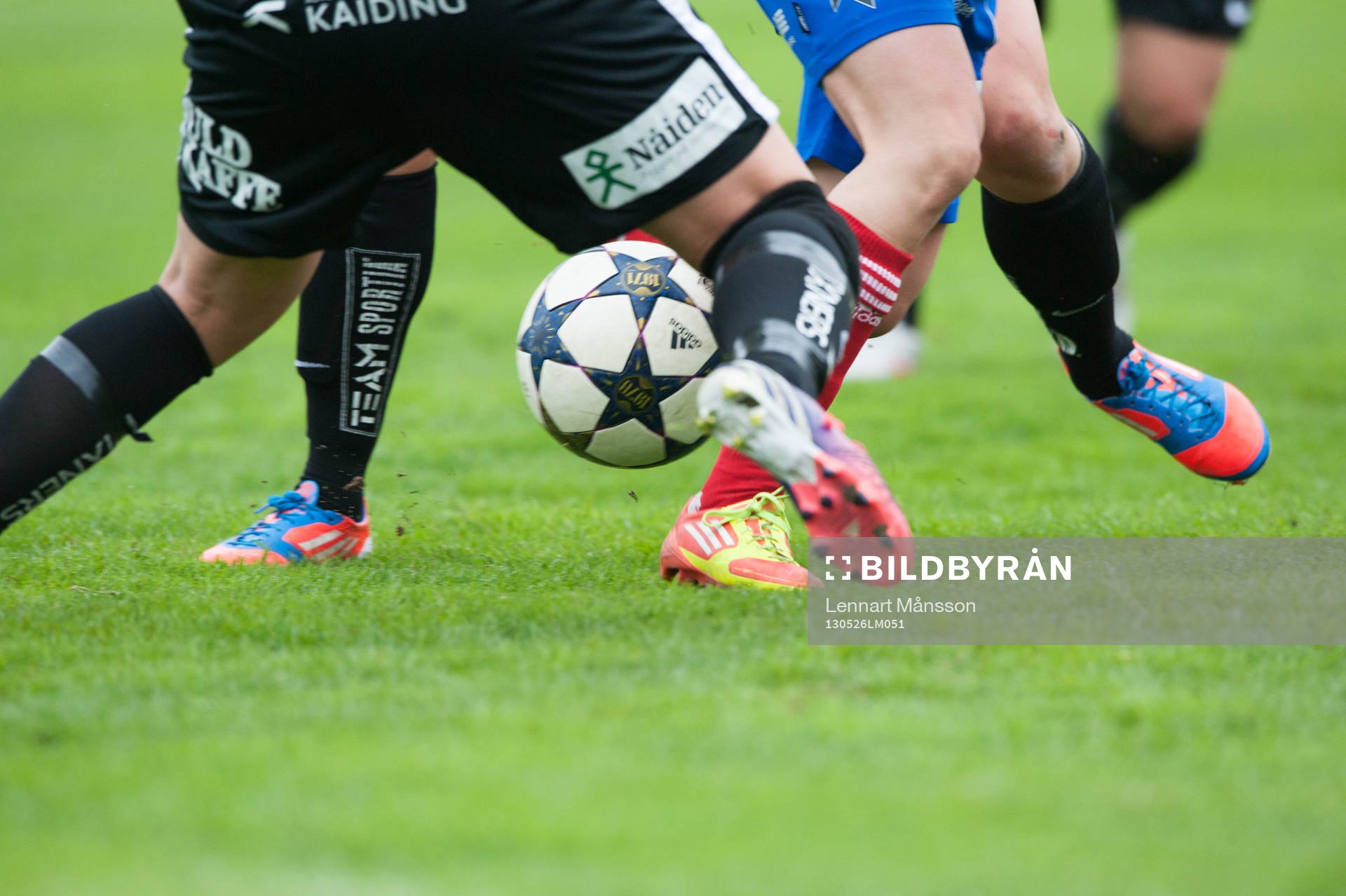 Fot, boll, bollkontroll, fotbollsskor, gräs, gräsmatta,