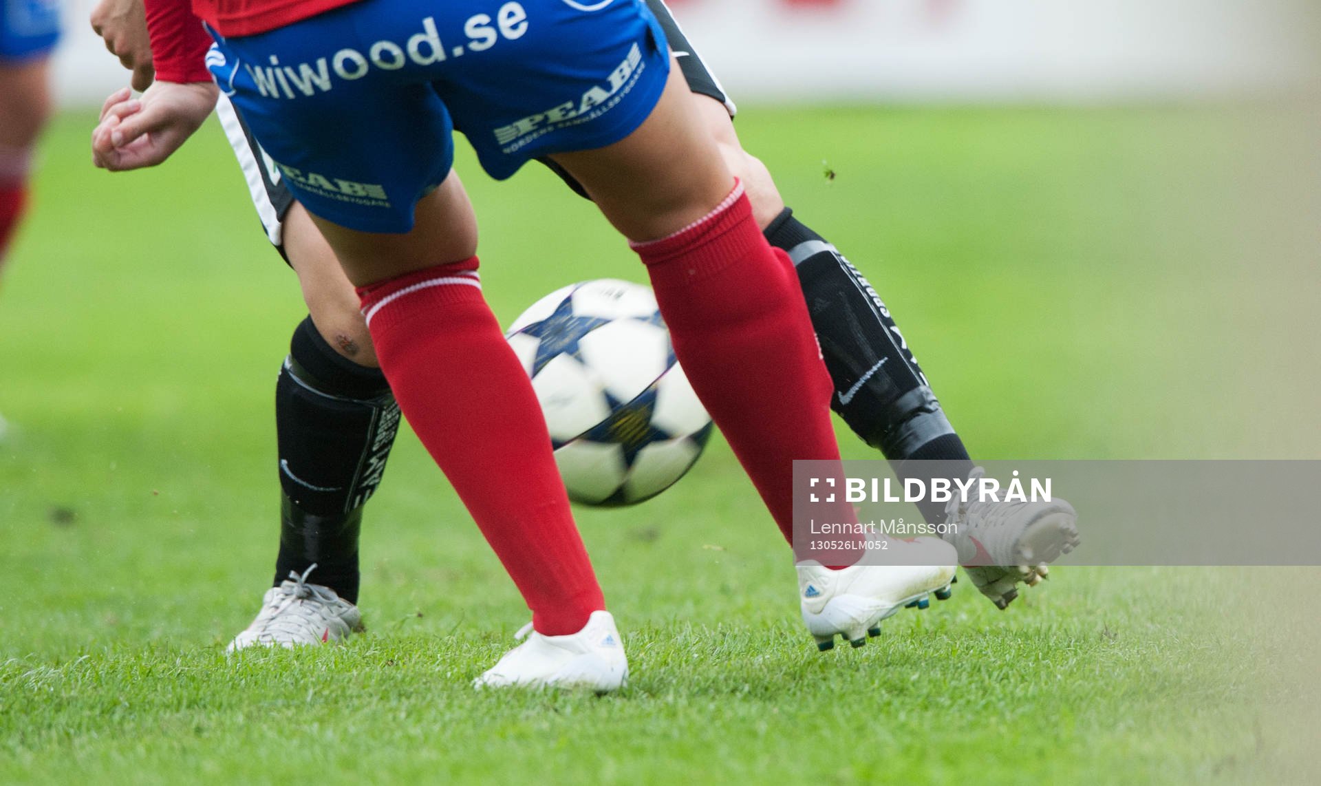 Fot, boll, bollkontroll, fotbollsskor, gräs, gräsmatta