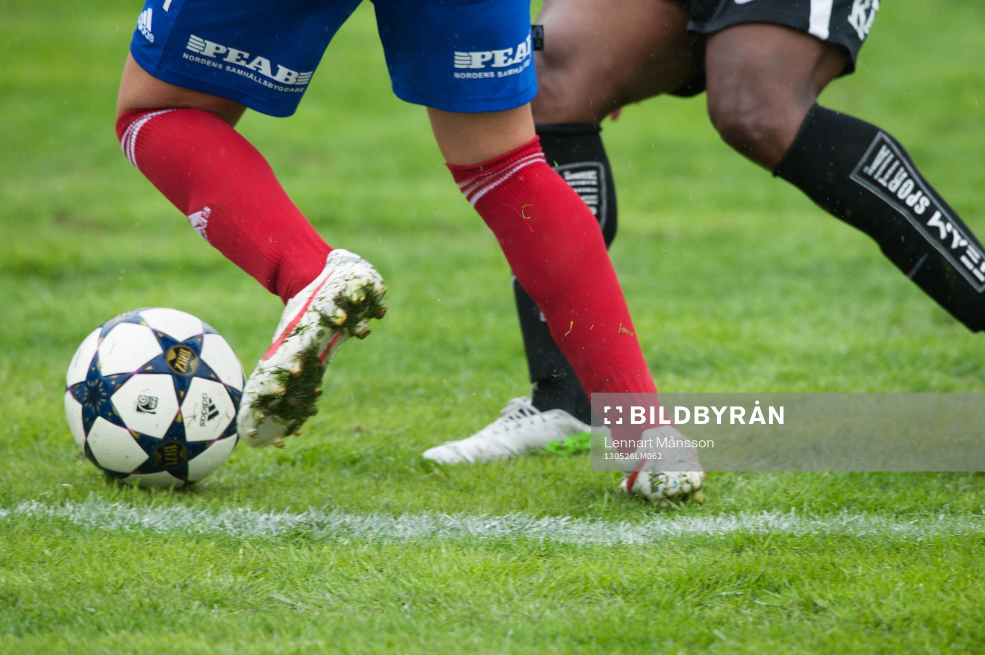 Fot, boll, bollkontroll, fotbollsskor, gräs, gräsmatta,