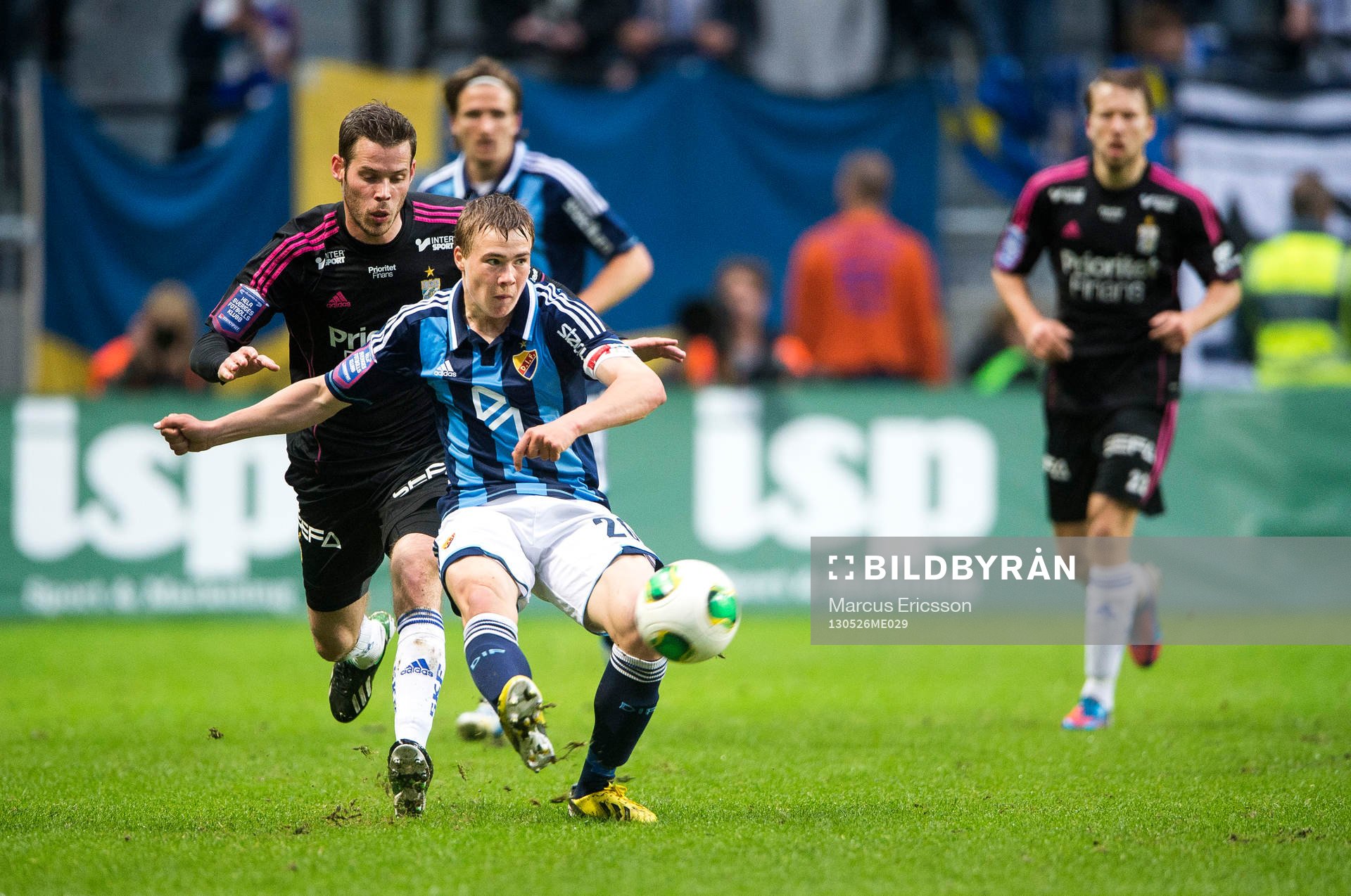 Simon Tibbling, Djurgården spelar bollen