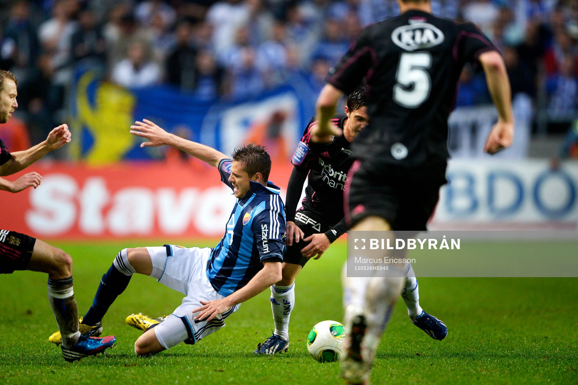 Luis Solignac, Djurgården, trycks ner av David Moberg