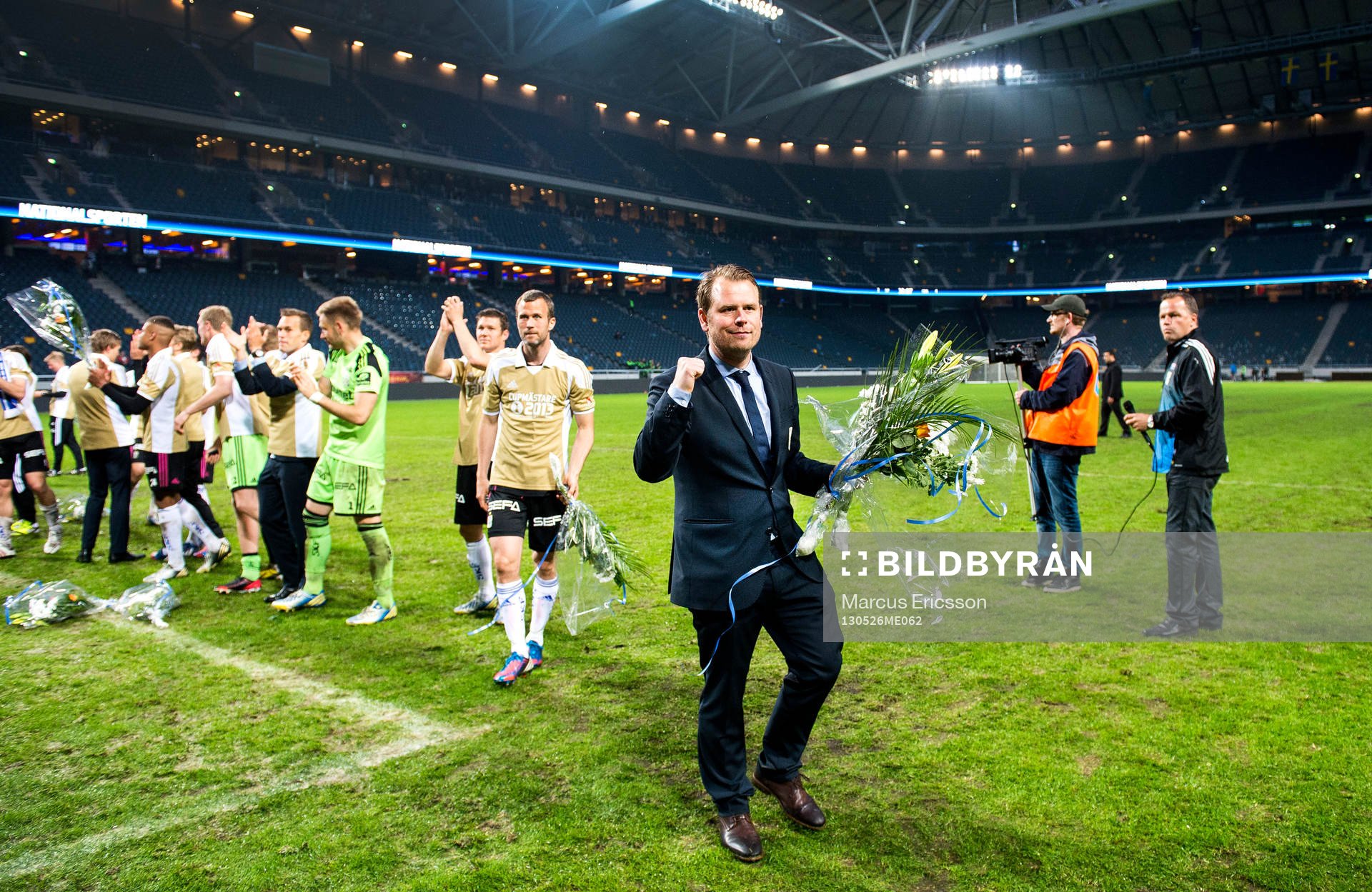 Mikael Stahre, tränare IFK Göteborg knyter näven