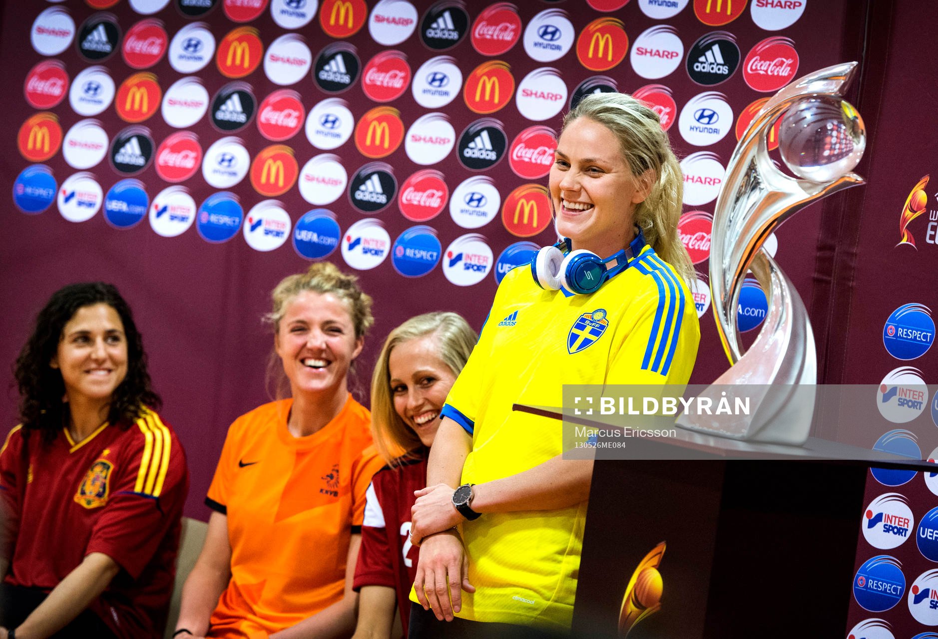Lisa Dahlkvist, Sverige