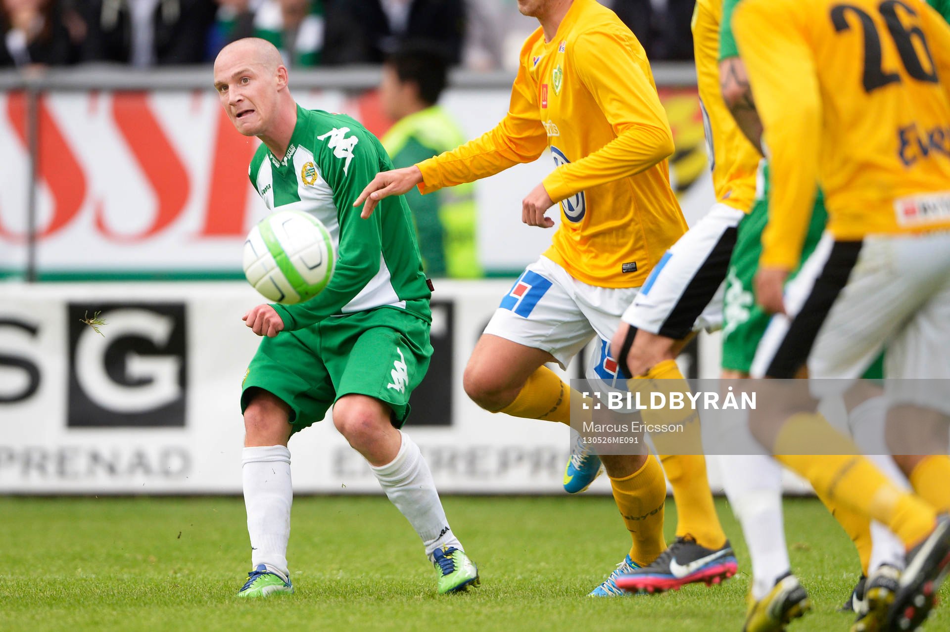 Christoffer Carlsson, Hammarby, spelar in bollen