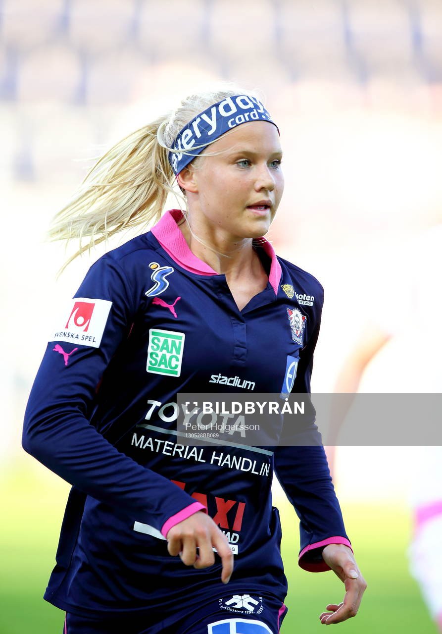 Två mål i första halvlek Linköping Pernille Harder