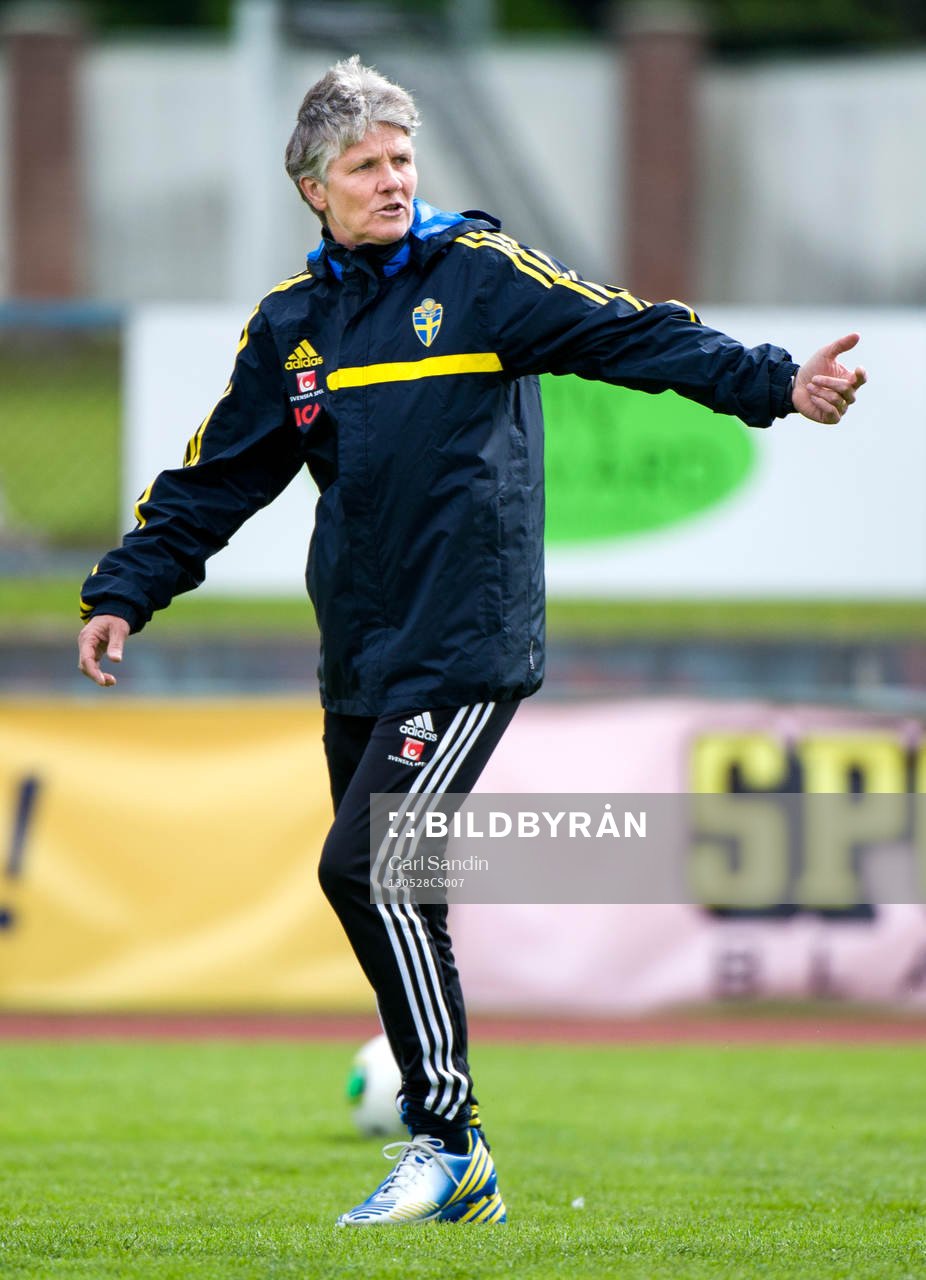 Pia Sundhage, förbundskapten, Sverige