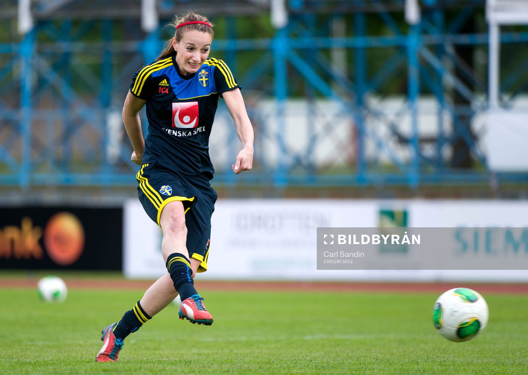 Kosovare Asllani, Sverige