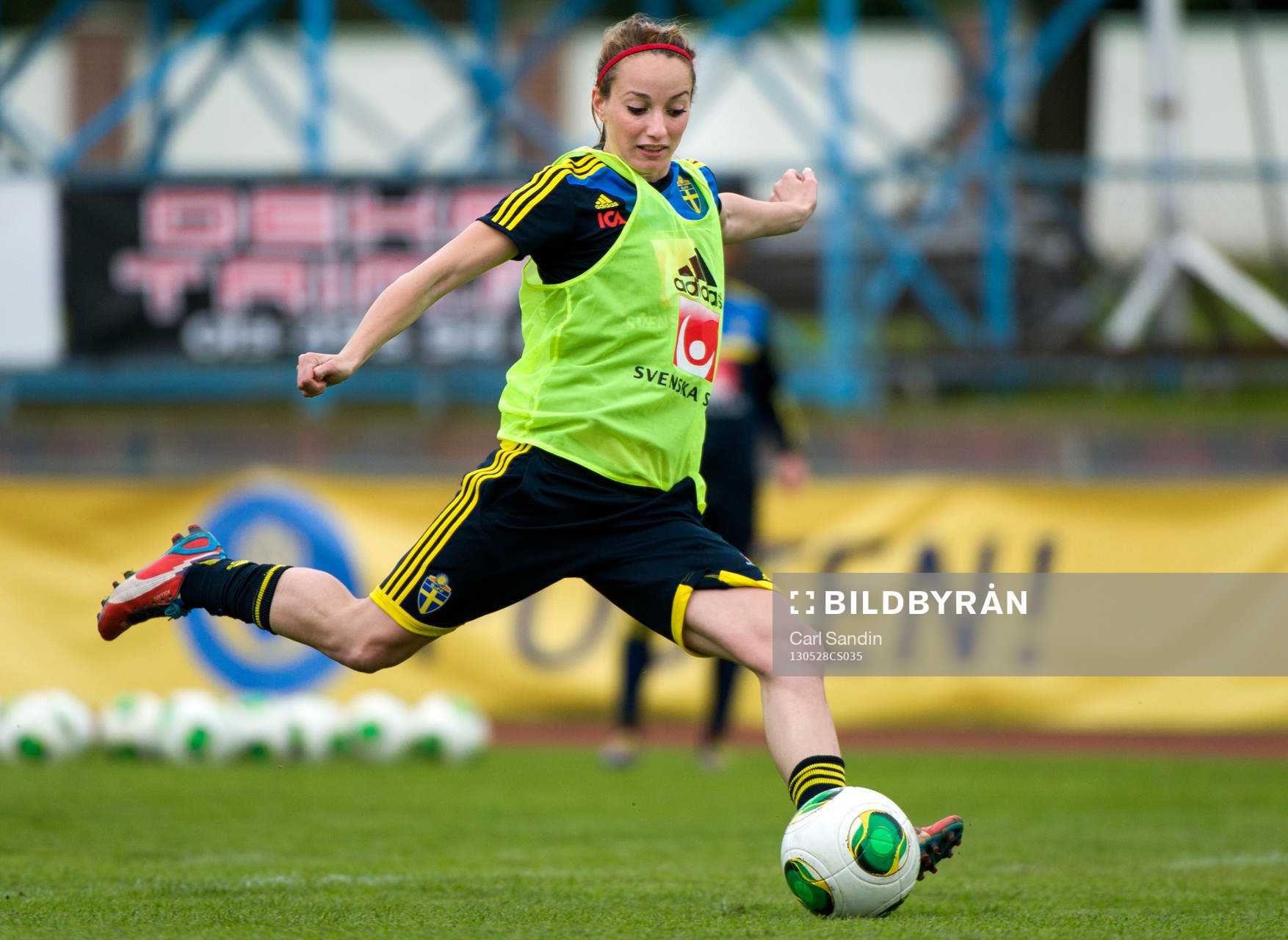 Kosovare Asllani, Sverige