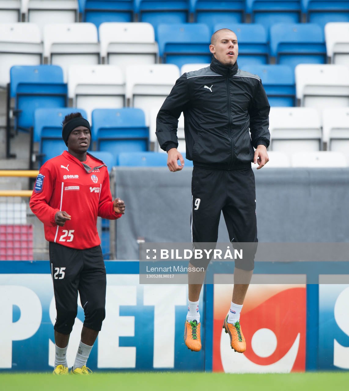 David Accam och Robin Simovic, anfallsess