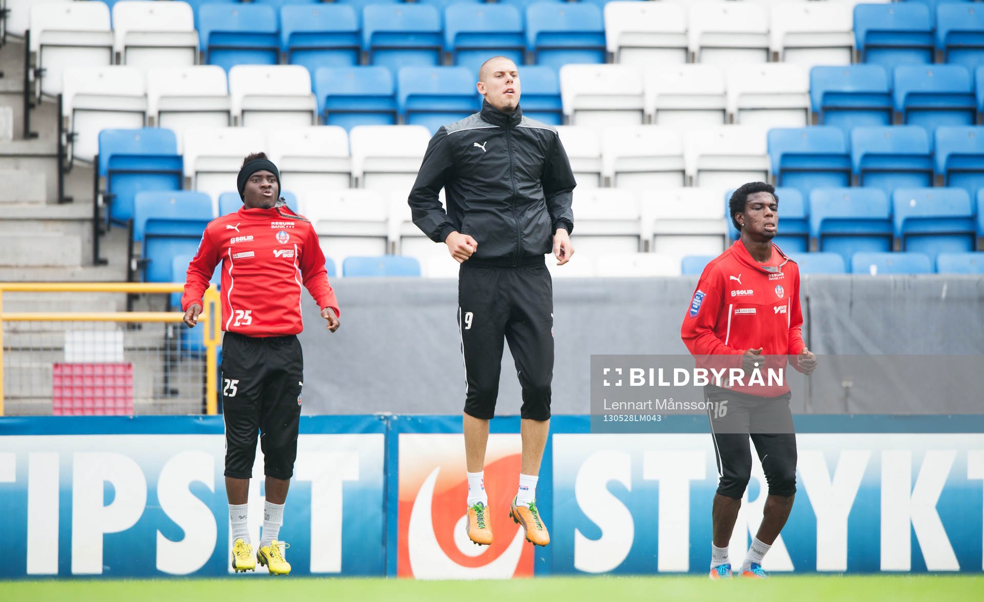 David Accam och Robin Simovic, anfallsess, och Joseph