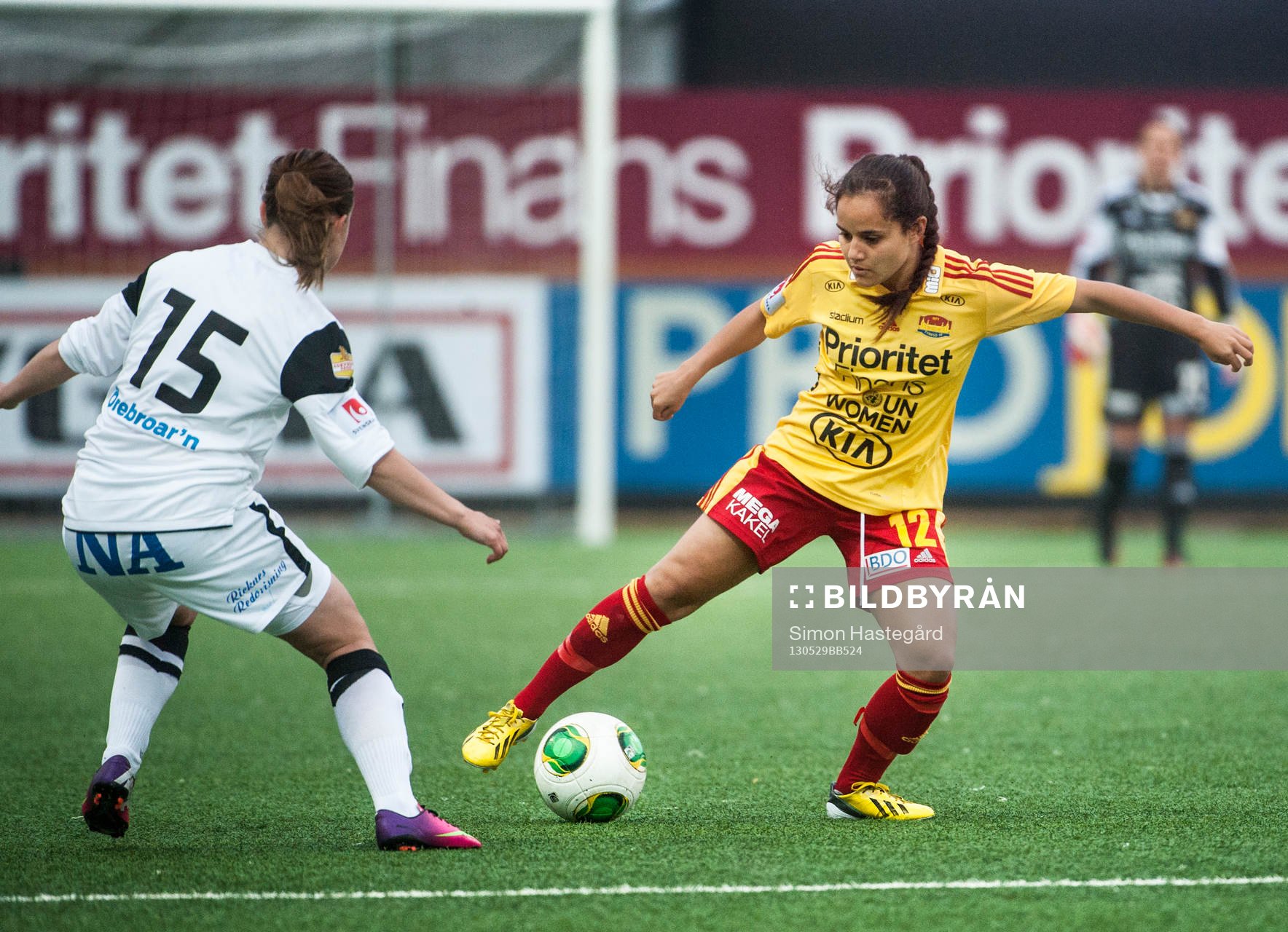 Malin Diaz, Tyresö FF, dribblar bort Jennie Wecksell, KIF
