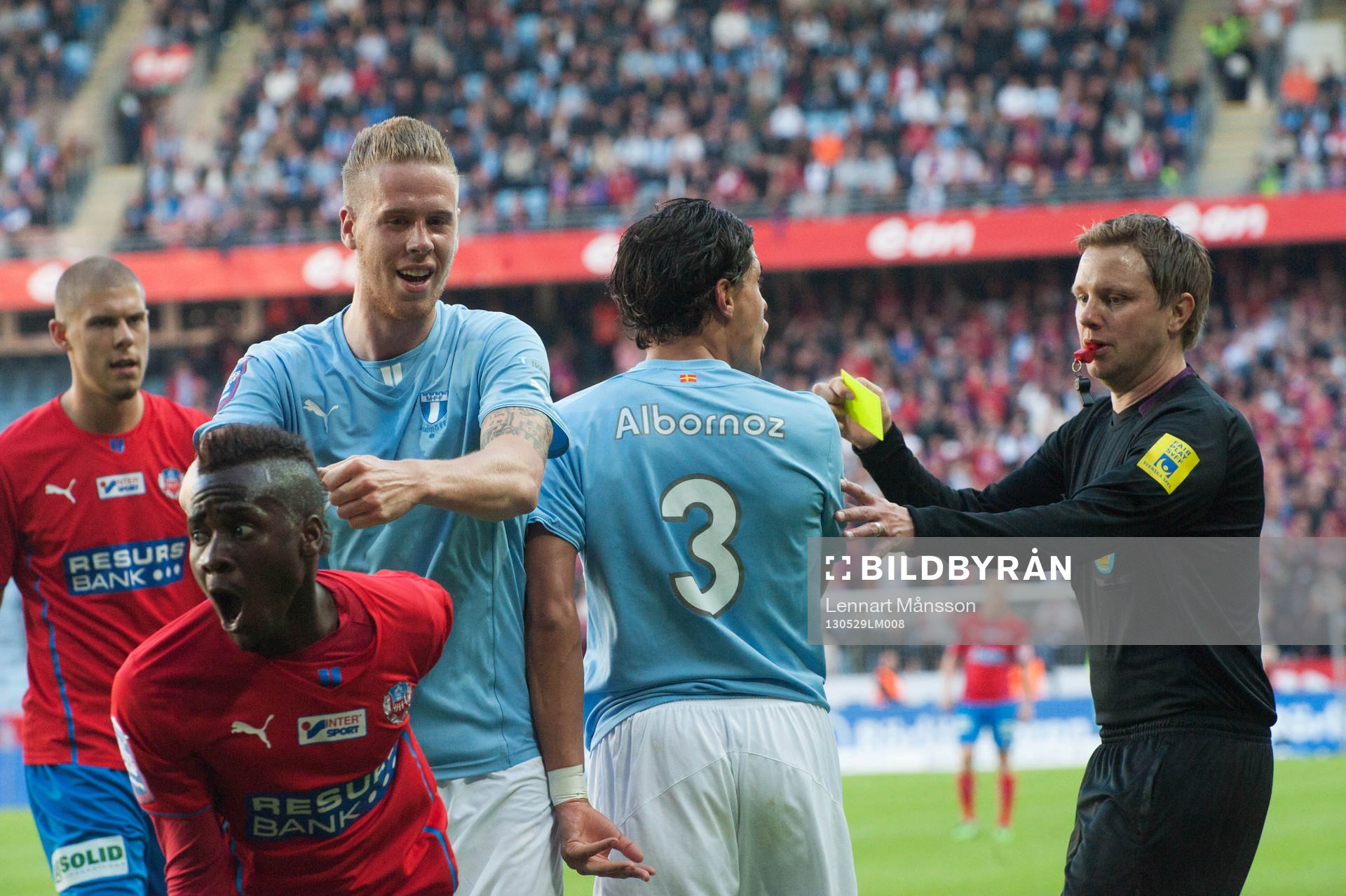 Fotboll, allsvenskan, Malmö - Helsingborg: Tuffa tag mellan David Accam, Helsingborg och Miiko Albornoz och Peter Jansson, Malmö