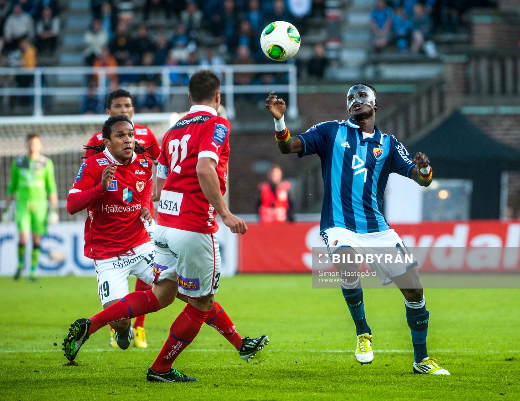 Daniel Amartey, Djurgården, i duell om bollen