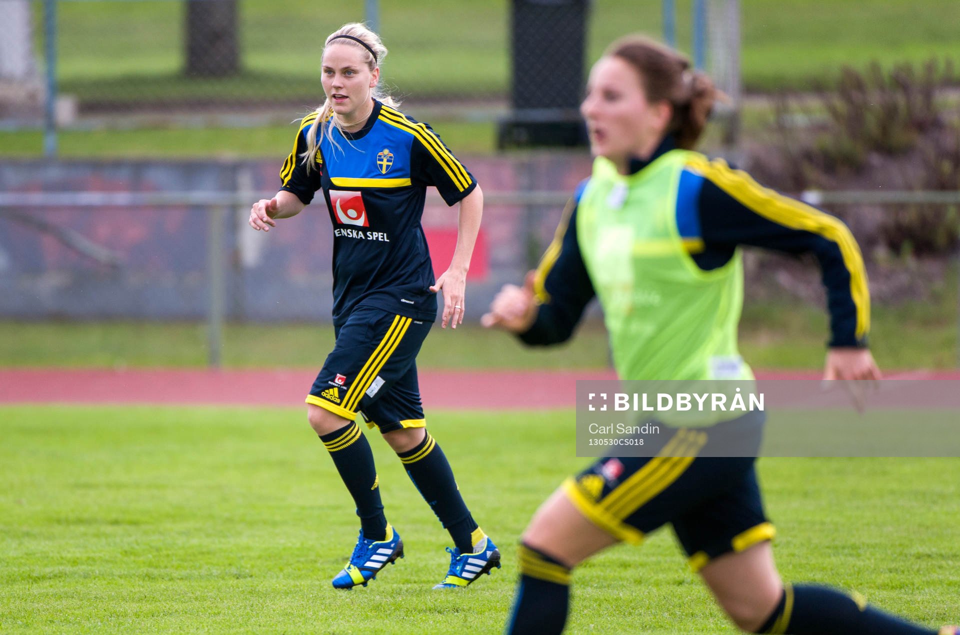 Lisa Dahlkvist, Sverige