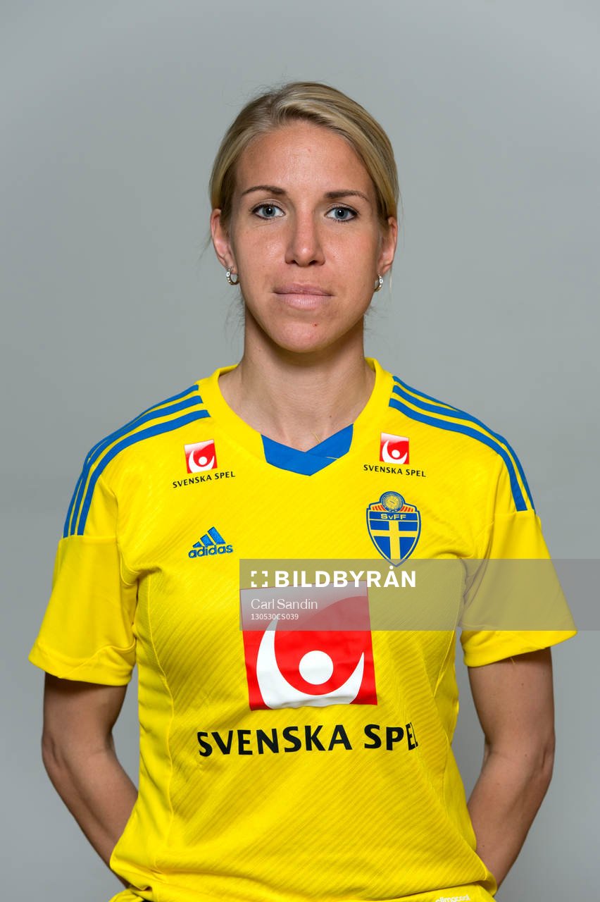 Elin Magnusson, Sverige