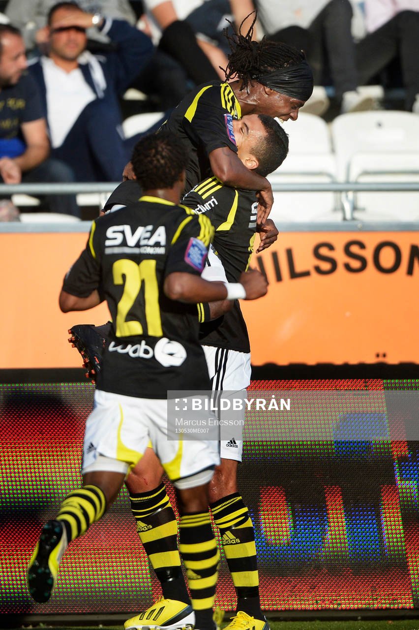 Nabil Bahoui, AIK jublar med lagkamraterna