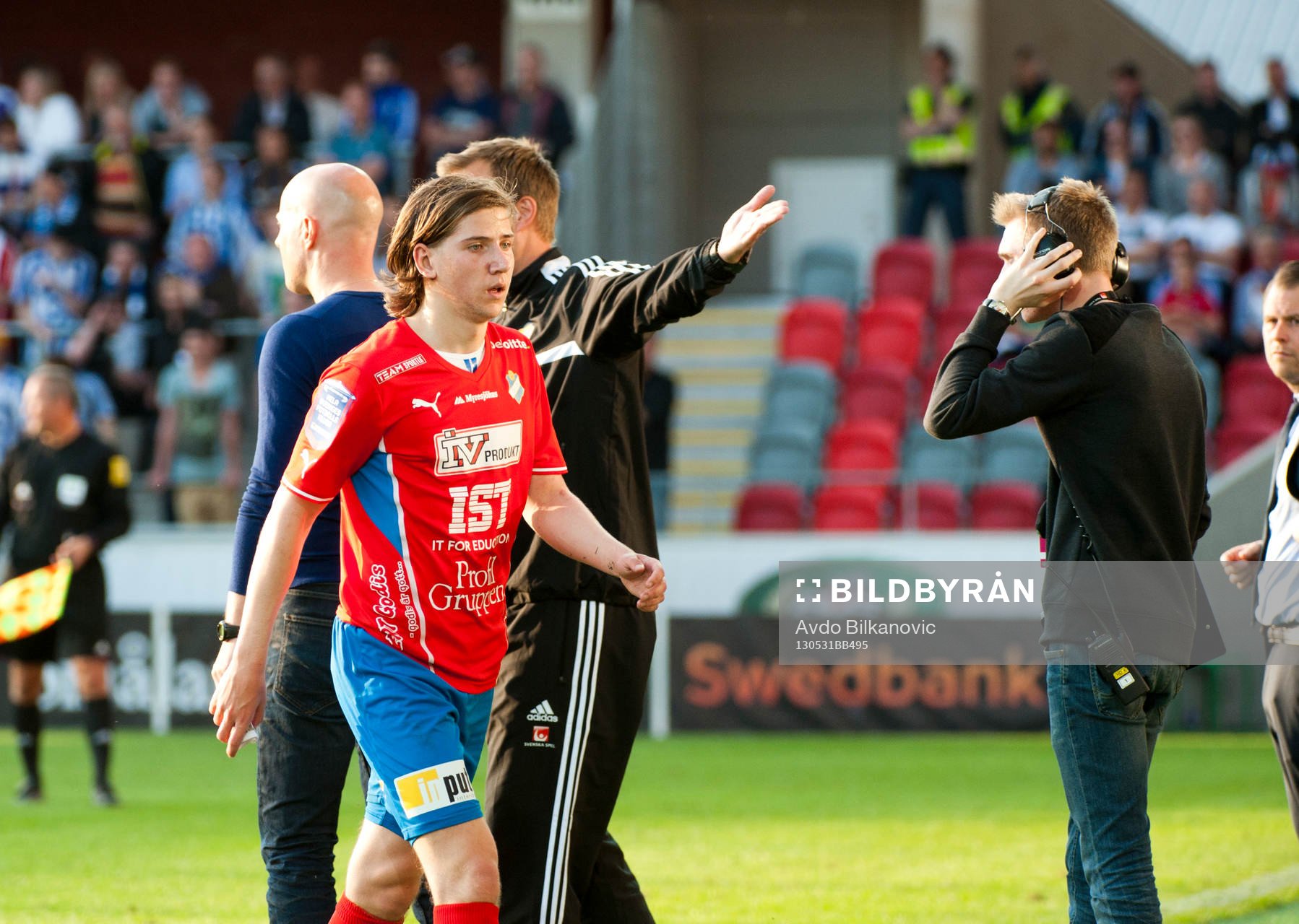Darjan Bojanic, utvisas, andra gula, rött kort, lämnar