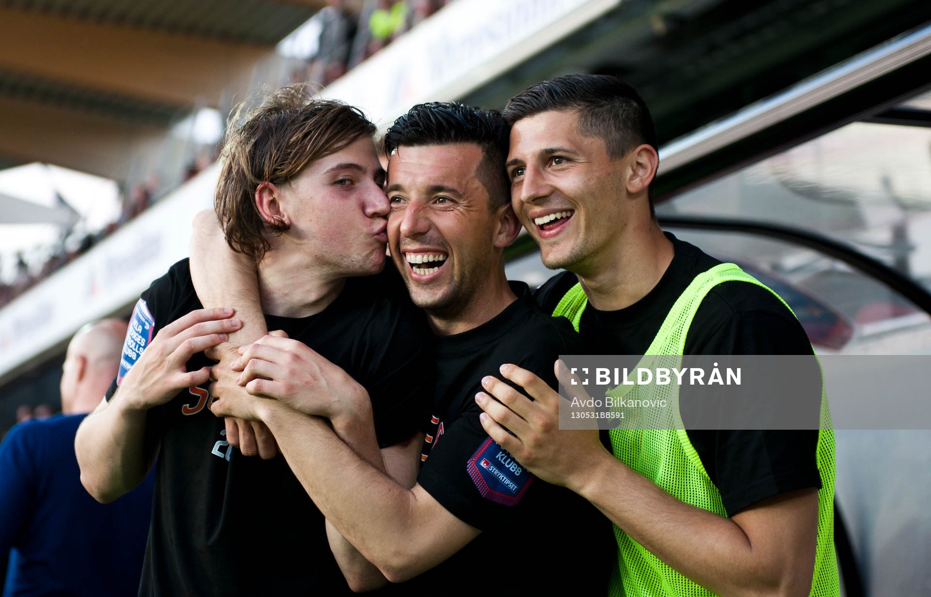 Darjan Bojanic, Denis Velic och Elmin Nurkic, jublar