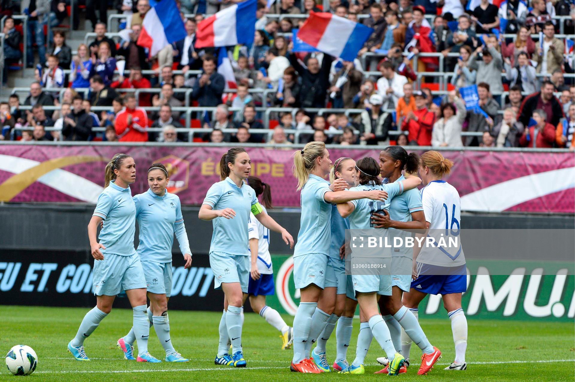 Camille ABILY / Laure BOULLEAU / Gaetane THINEY -