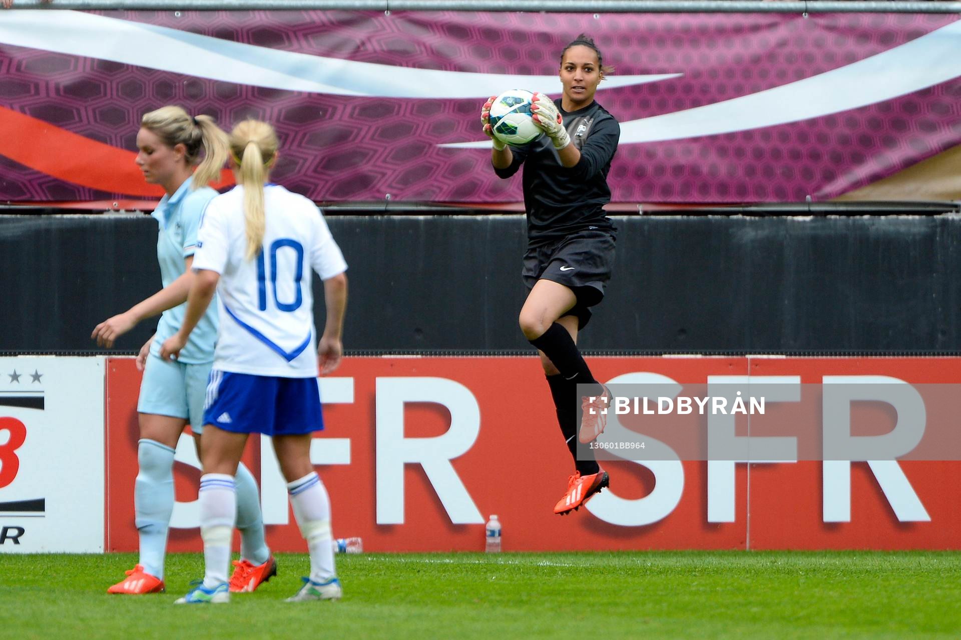  Fotboll, Dam, Frankrike - Finland: Sarah BOUHADDI - 01.06.2013 - France / Finlande - Match amical