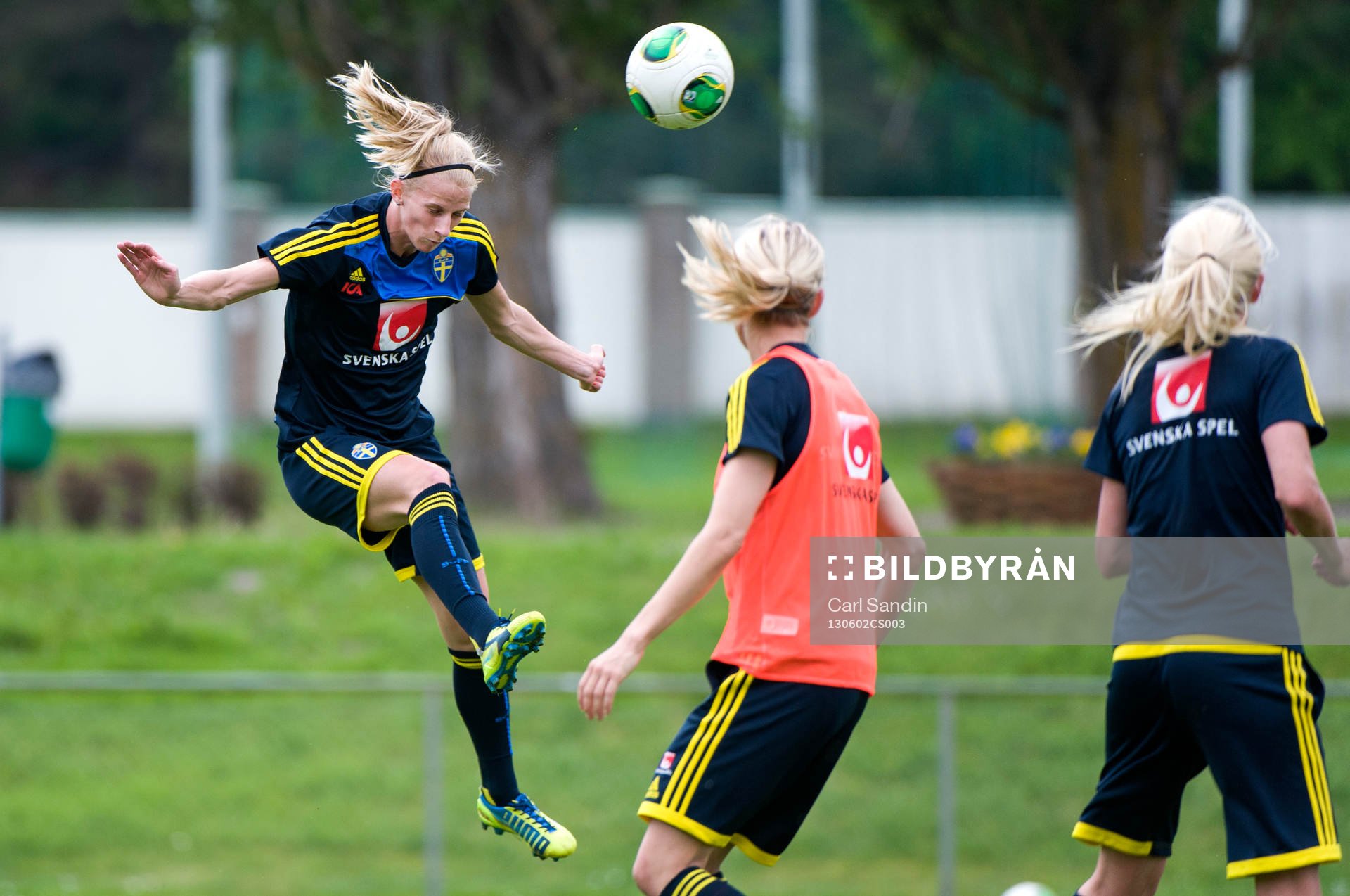 Sofia Jakobsson, Sverige, nickar bollen