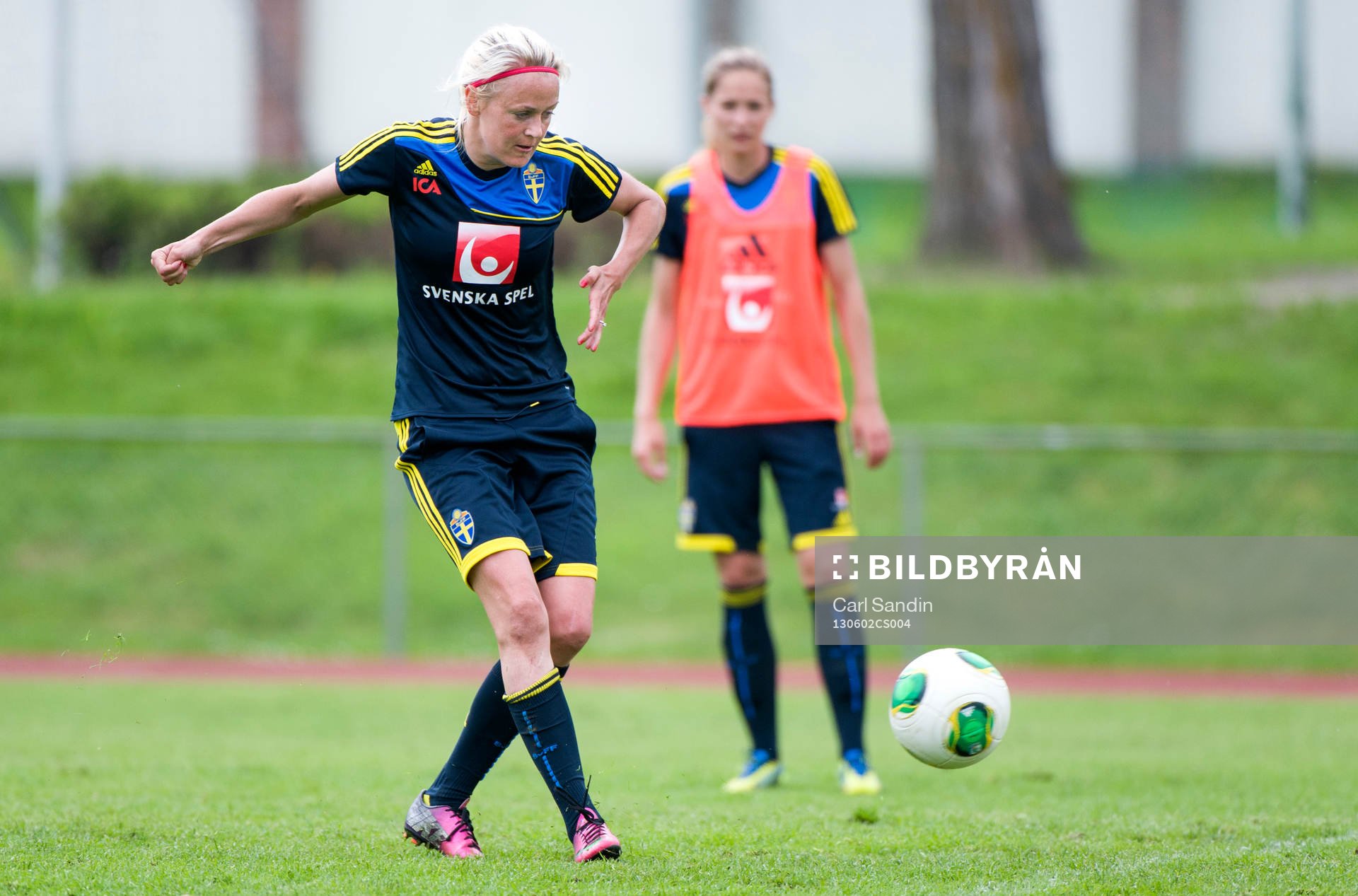 Josefine Öqvist, Sverige, skjuter mot mål