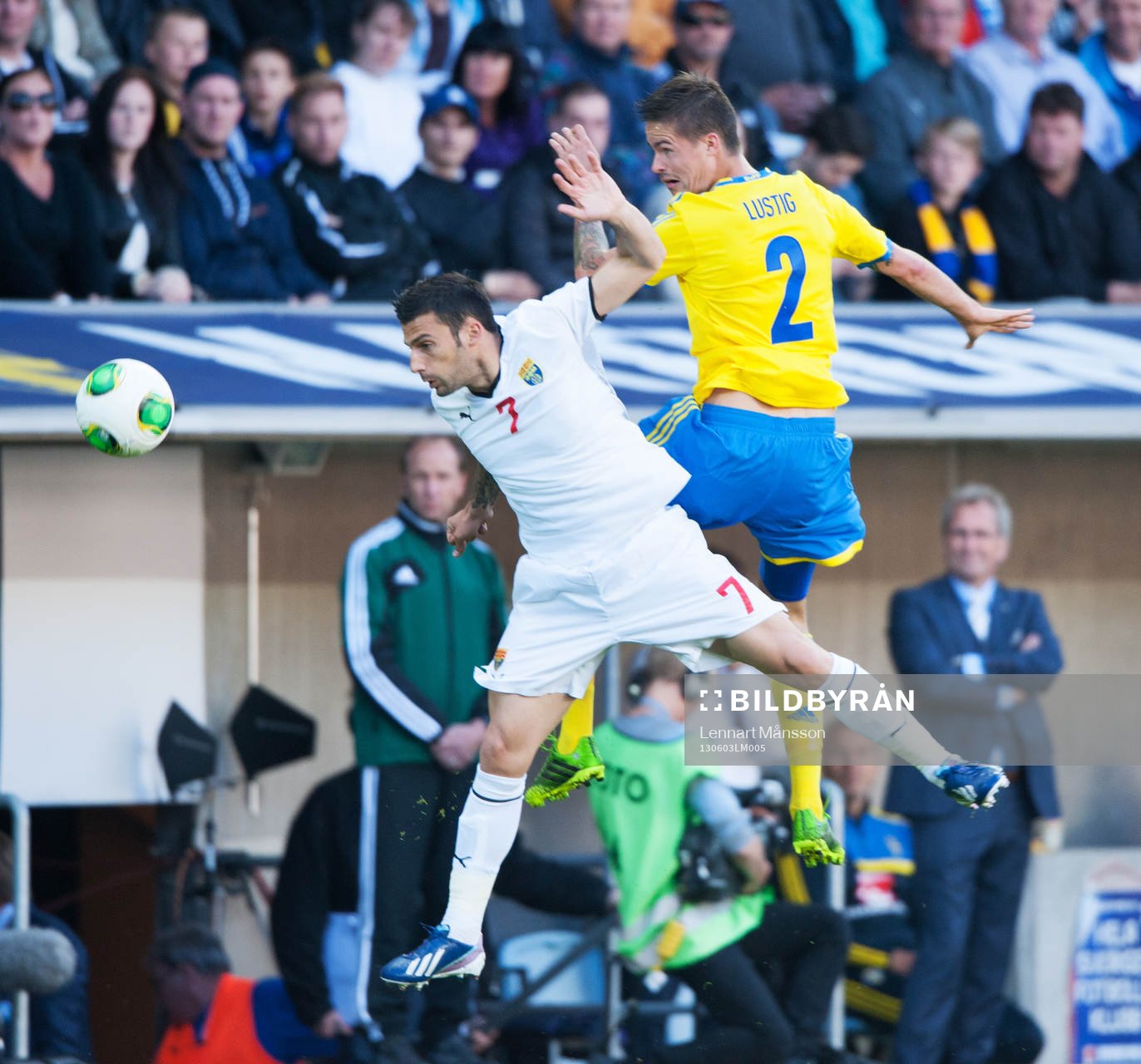 Förbundskapten Erik Hamrén ser Mikael Lustig, Sverige,