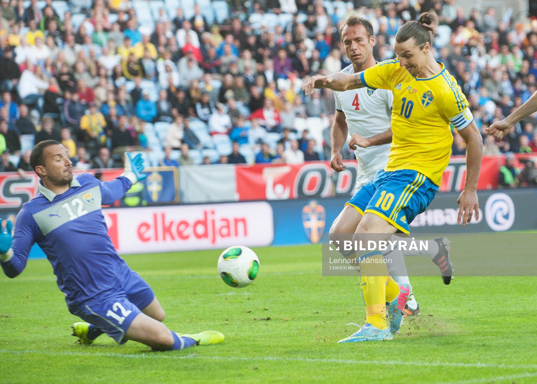 Zlatan Ibrahimovic, Sverige, mot Tome Pachovski, målvakt,