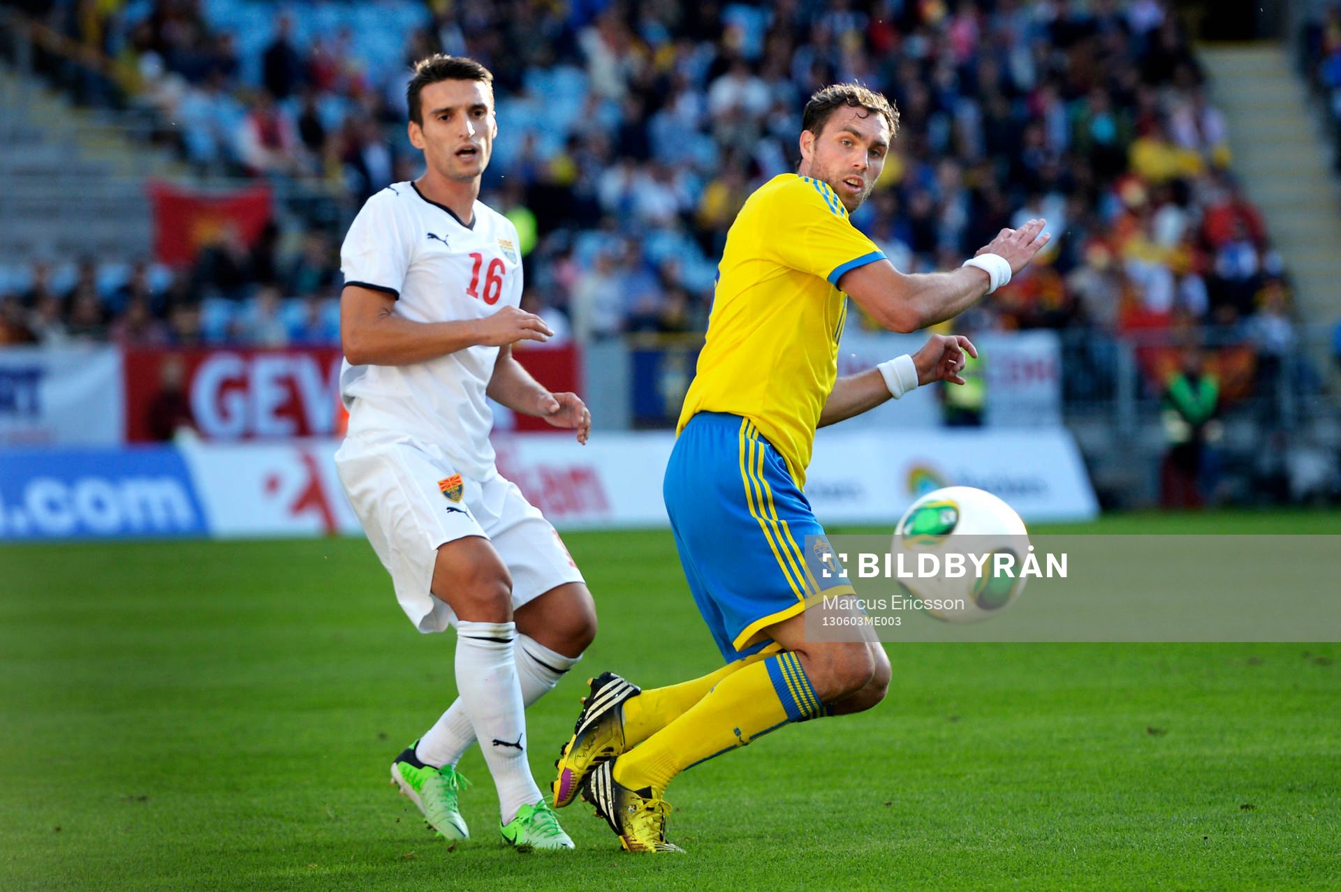 Nikola Grigorov, Makedonien och Johan Elmander, Sverige