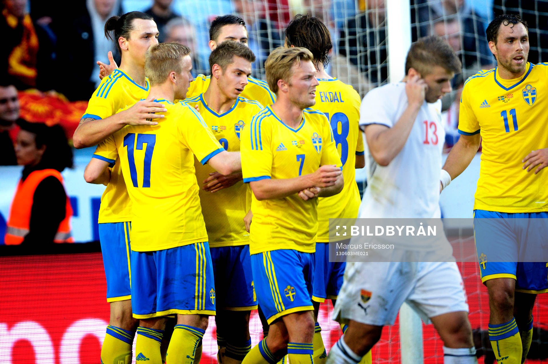 Sverige firar Alexander Kacaniklics 1-0