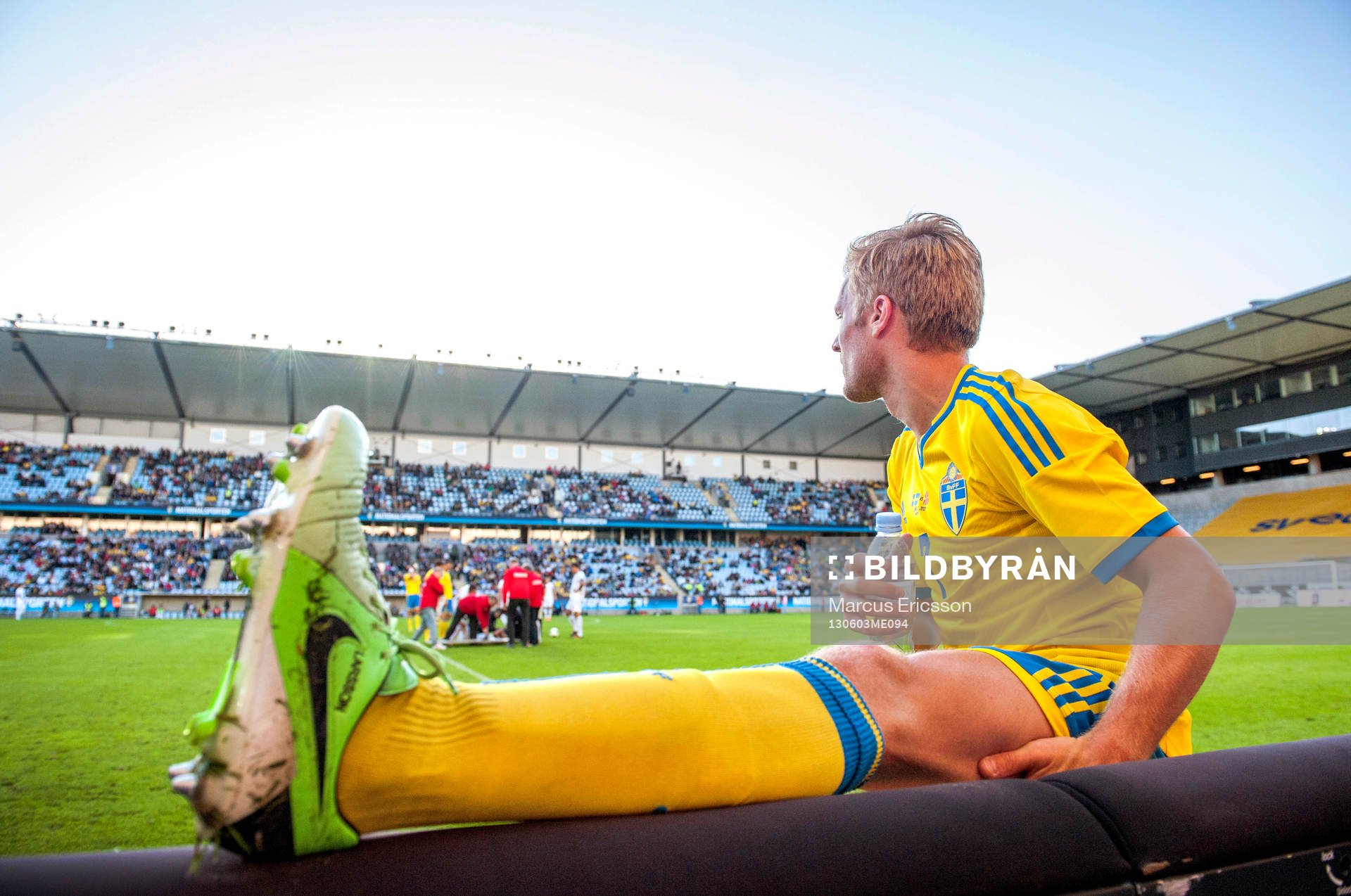 Sebastian Larsson, Sverige stretchar benet