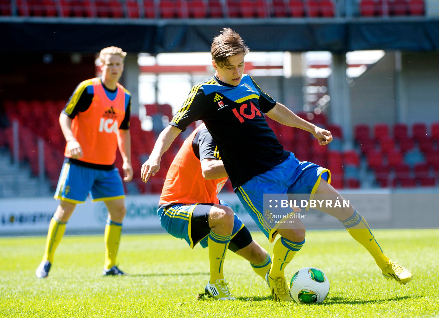 Simon Thern tränar med resten av laget på Myresjöhus