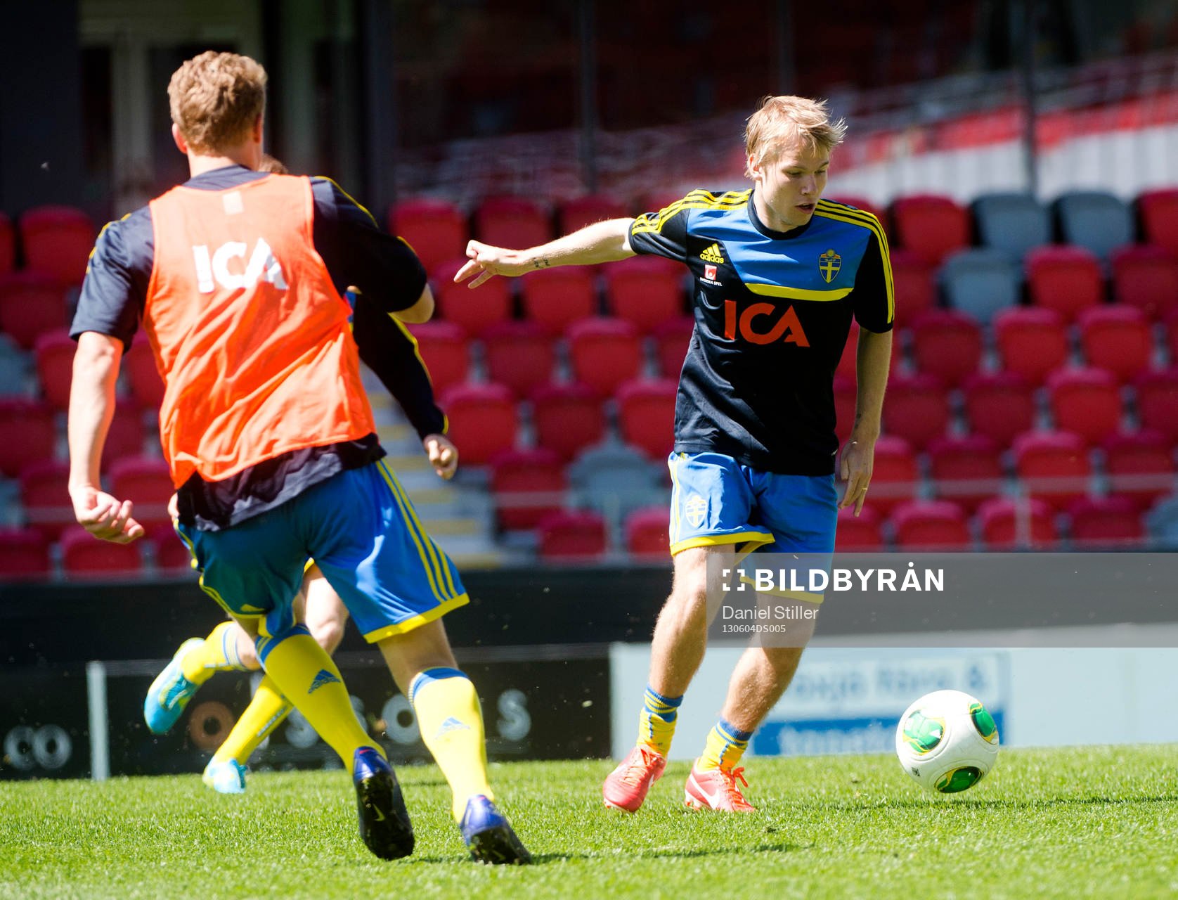 Oscar Lewicki tränar med resten av laget på Myresjöhus