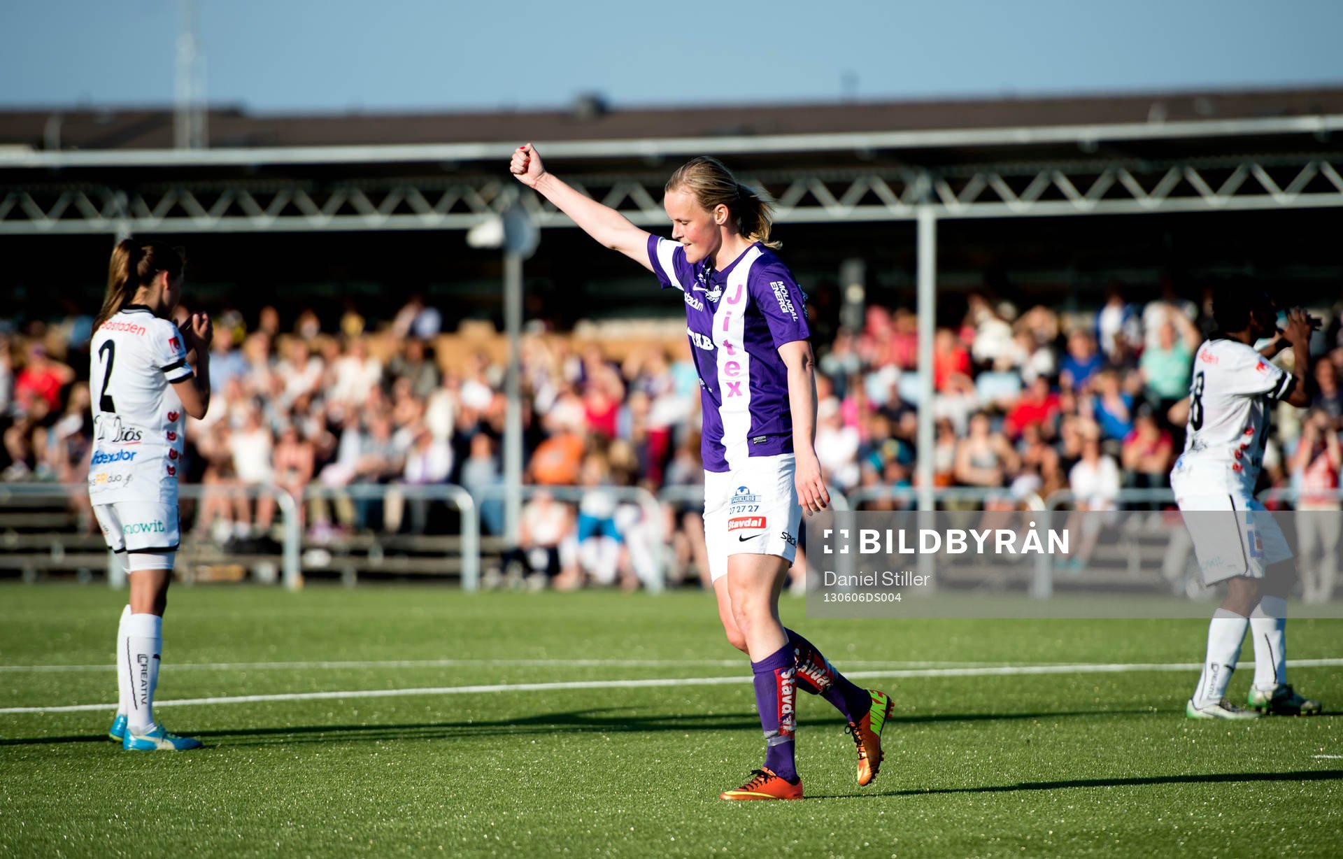 Annica Sjölund gör 1-0 för Jitex, jubel