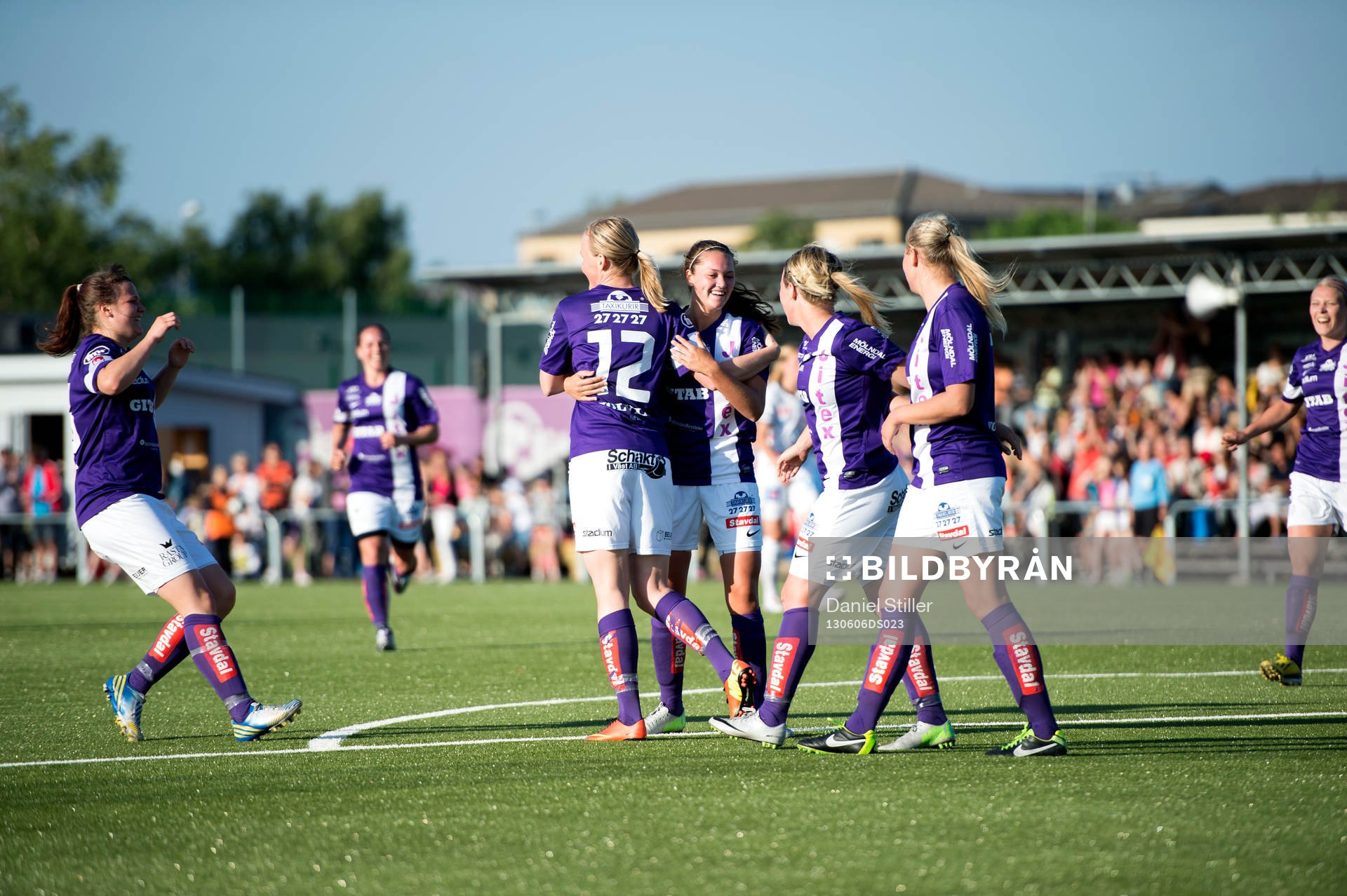 Annica Sjölund gör 1-0 för Jitex, jubel